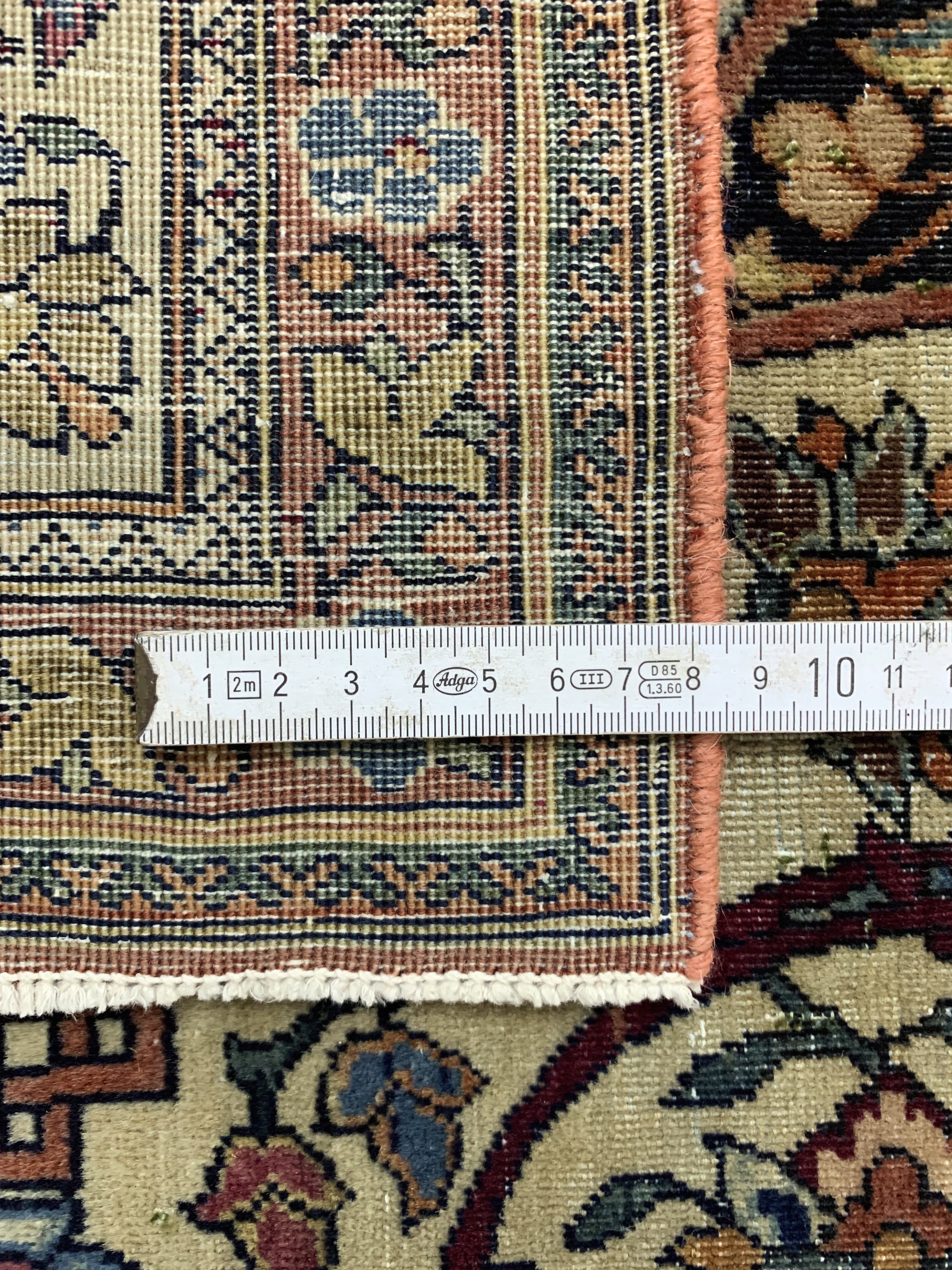 Detail g: Esfahan fein antik, Persien, um 1900, Wolleauf Baumwolle, ca. 206 x 136 cm, EHZ: 3, (restauriert)