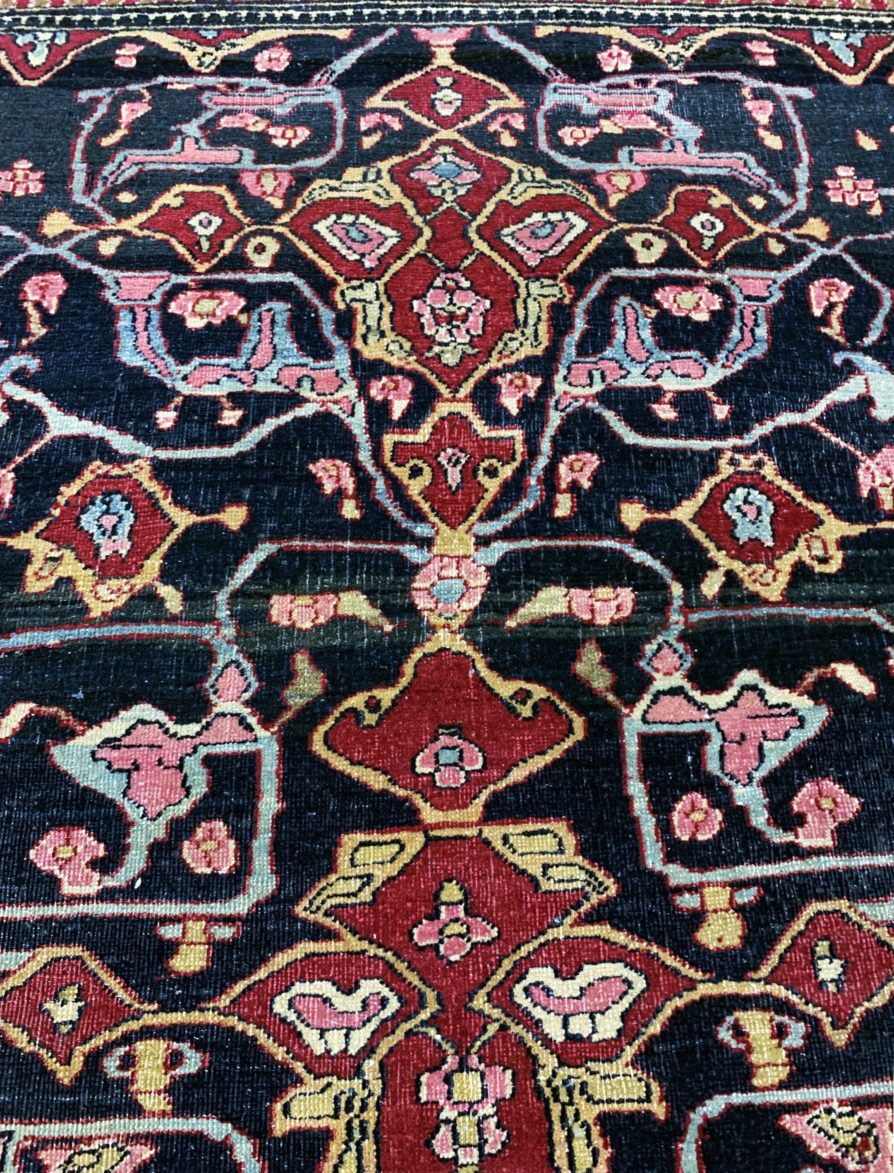 Detail d: Antiker Teheran, Persien, um 1900, Wolle auf Baumwolle, ca. 194 x 132 cm, EHZ: 2-3, (gleichmäßig dünn)