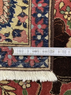 27008043g - Lahor Kork fein signert, Pakistan, um 1960,Korkwolle auf Baumwolle, ca. 200 x 125 cm, ...