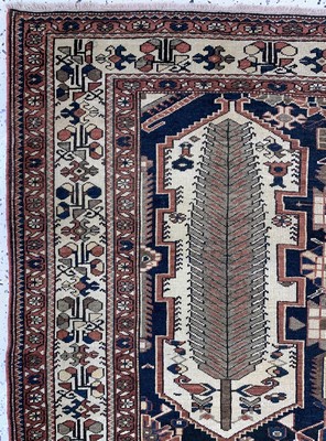 27008060c - Bachtiar´Baum-Teppich´, Persien, um 1920-1930, Wolle auf Baumwolle, ca. 195 x 142 cm, ...