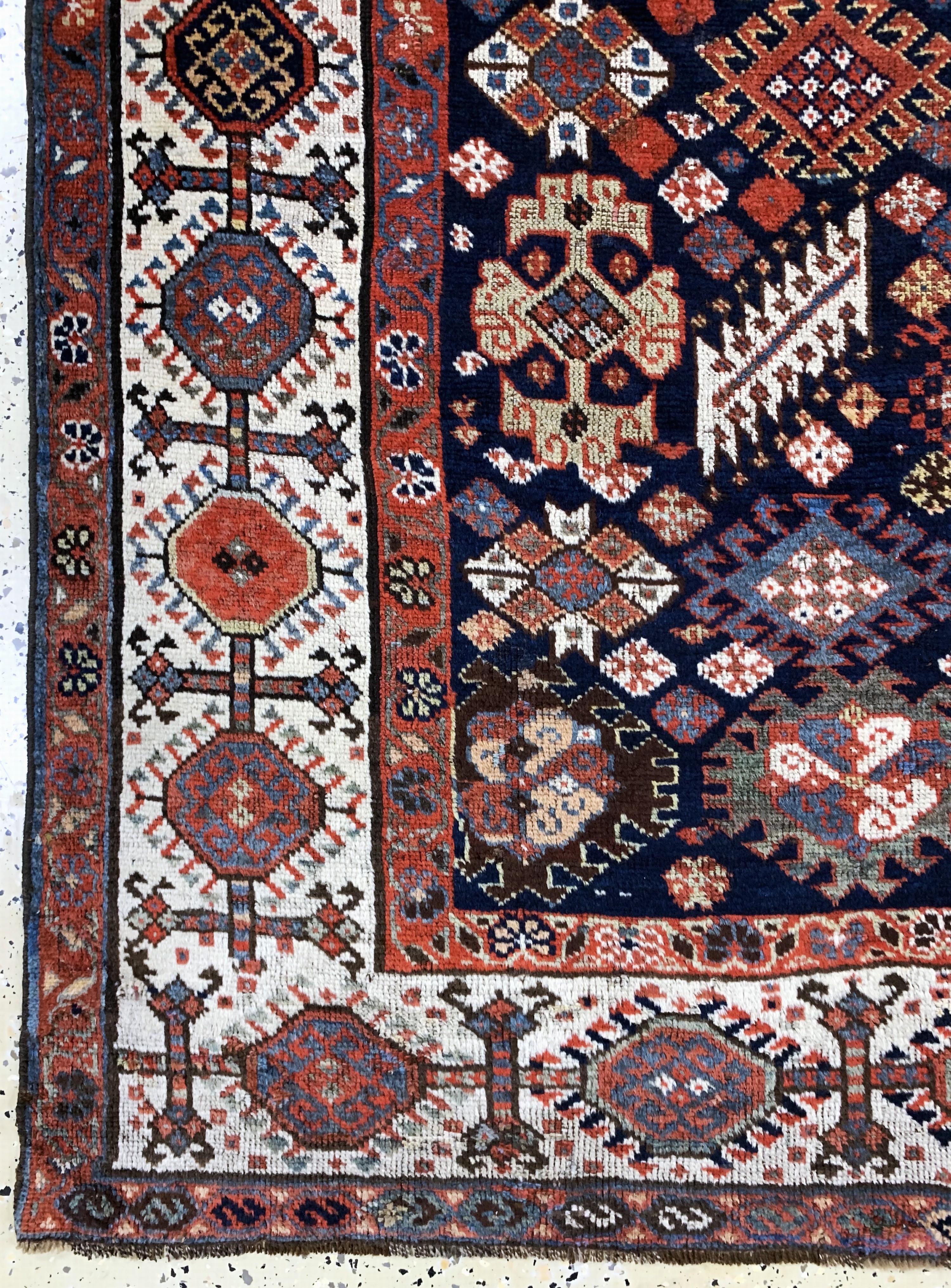 Detail b: Ghaschgai"Shekarlu"antik, Persien, 19.Jhd, Wolle auf Wolle, ca. 252 x 162 cm, restauriert, EHZ: 2(gleichmäßig dünn)