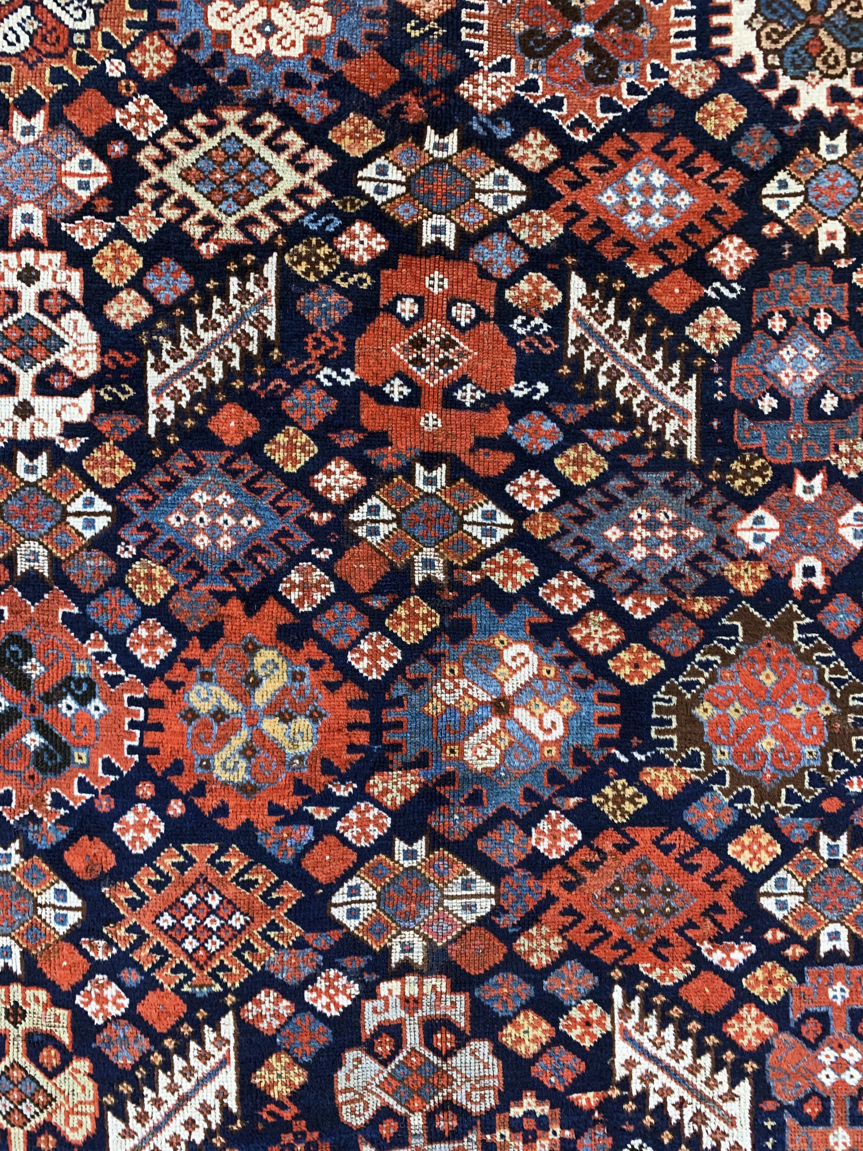 Detail c: Ghaschgai"Shekarlu"antik, Persien, 19.Jhd, Wolle auf Wolle, ca. 252 x 162 cm, restauriert, EHZ: 2(gleichmäßig dünn)