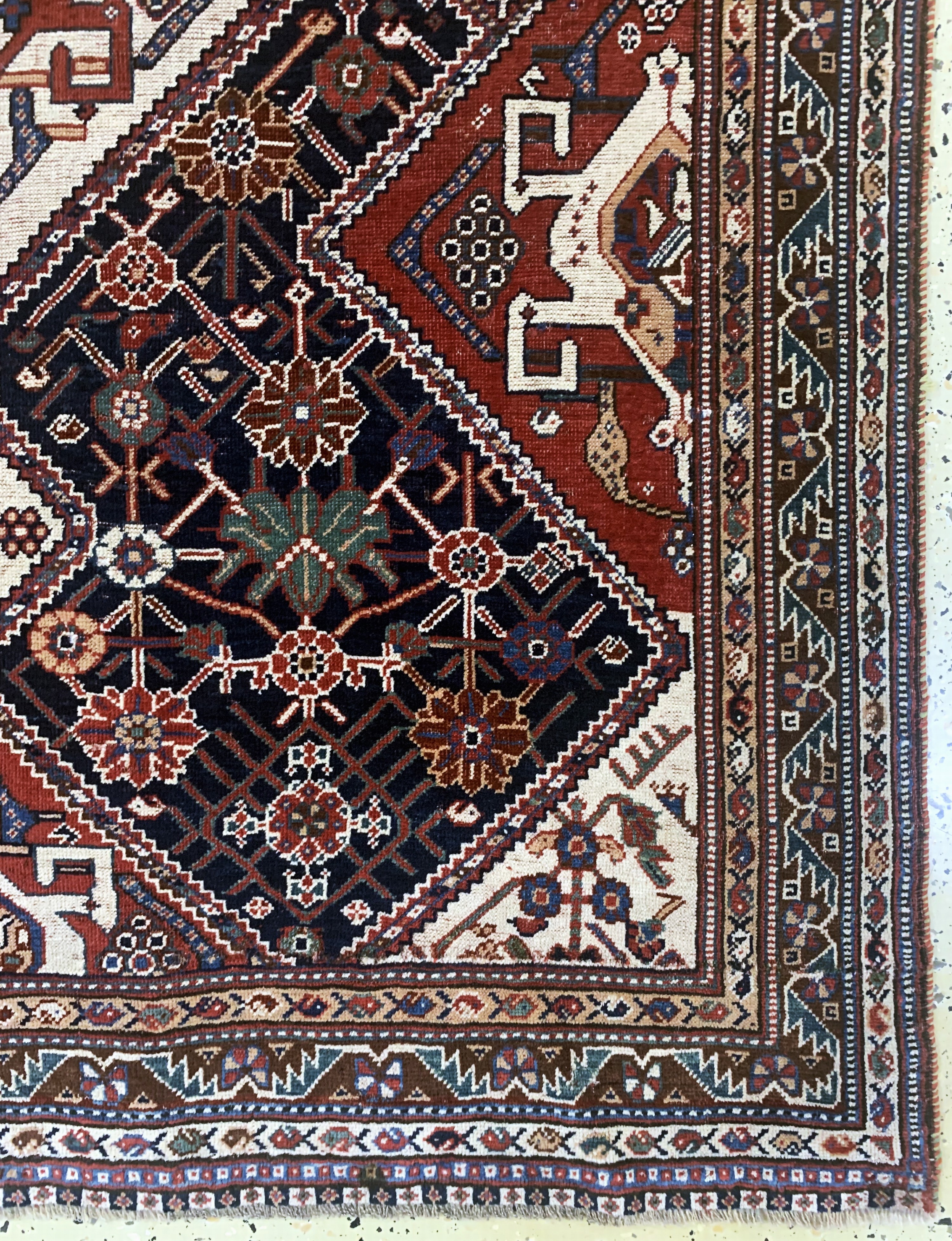 Detail a: Antiker Ghaschgai, Persien, 19.Jhd, Wolle auf Wolle, ca. 187 x 130 cm, restauriert, EHZ:2(gleichmäßig dünn)