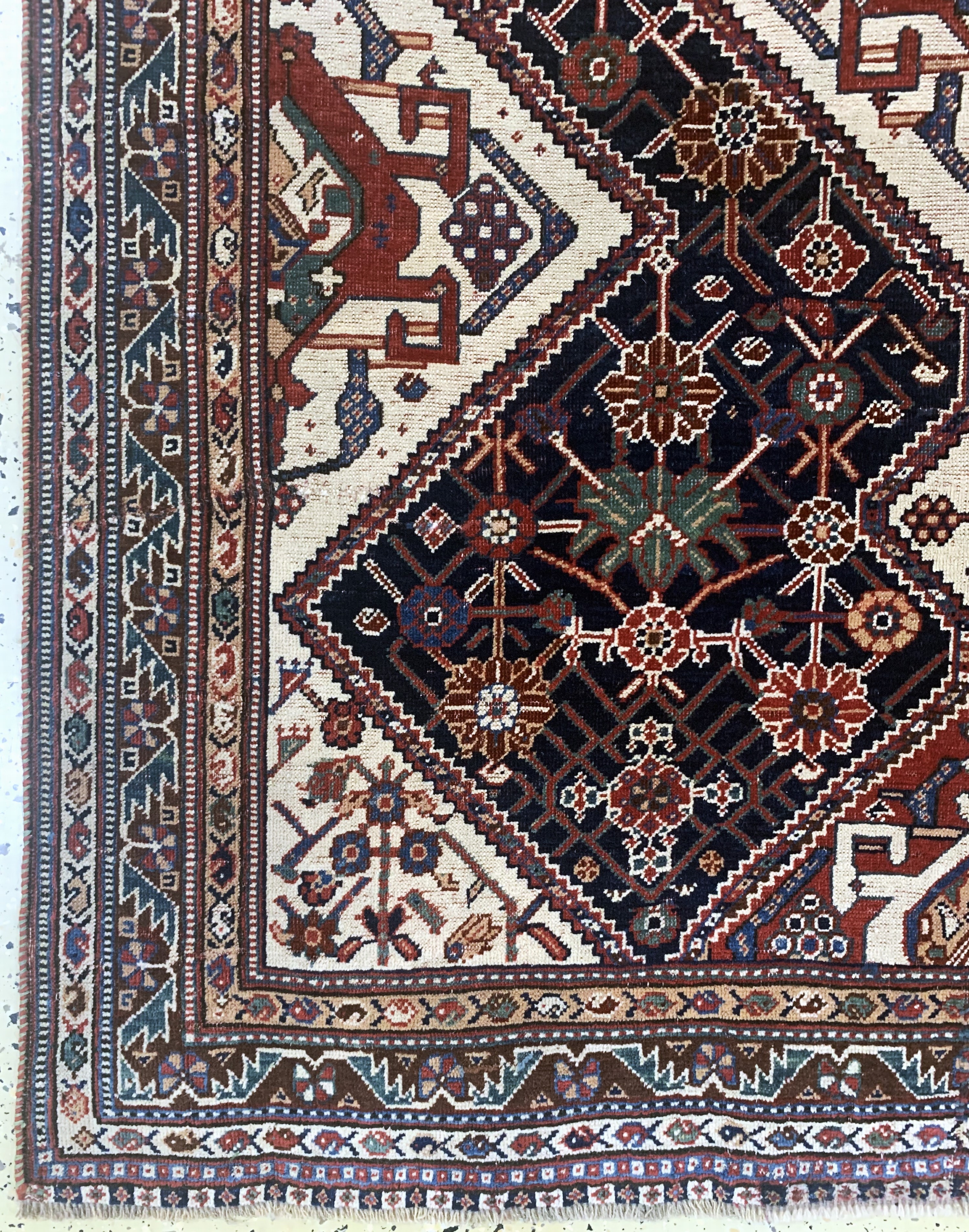 Detail b: Antiker Ghaschgai, Persien, 19.Jhd, Wolle auf Wolle, ca. 187 x 130 cm, restauriert, EHZ:2(gleichmäßig dünn)