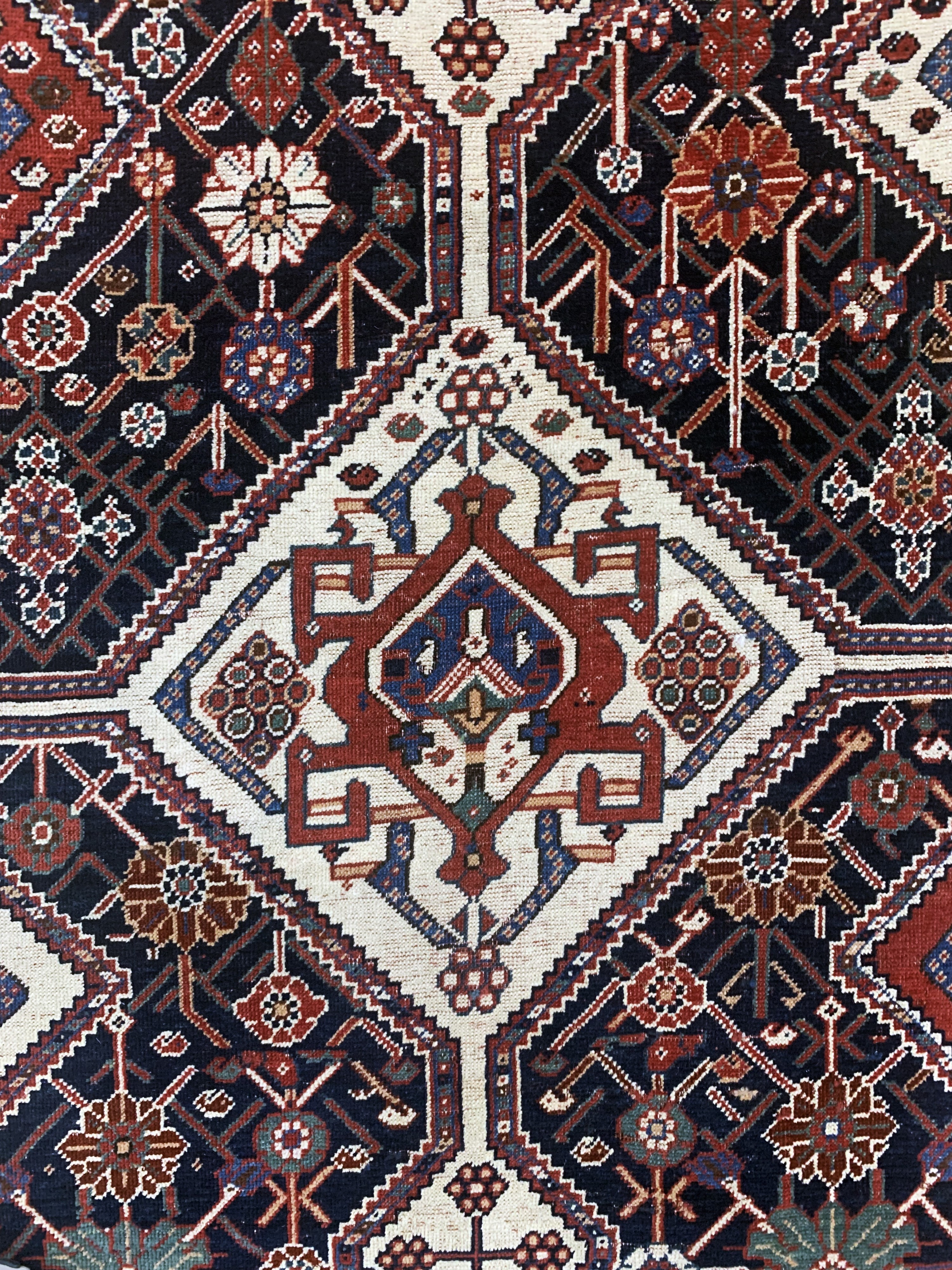 Detail c: Antiker Ghaschgai, Persien, 19.Jhd, Wolle auf Wolle, ca. 187 x 130 cm, restauriert, EHZ:2(gleichmäßig dünn)