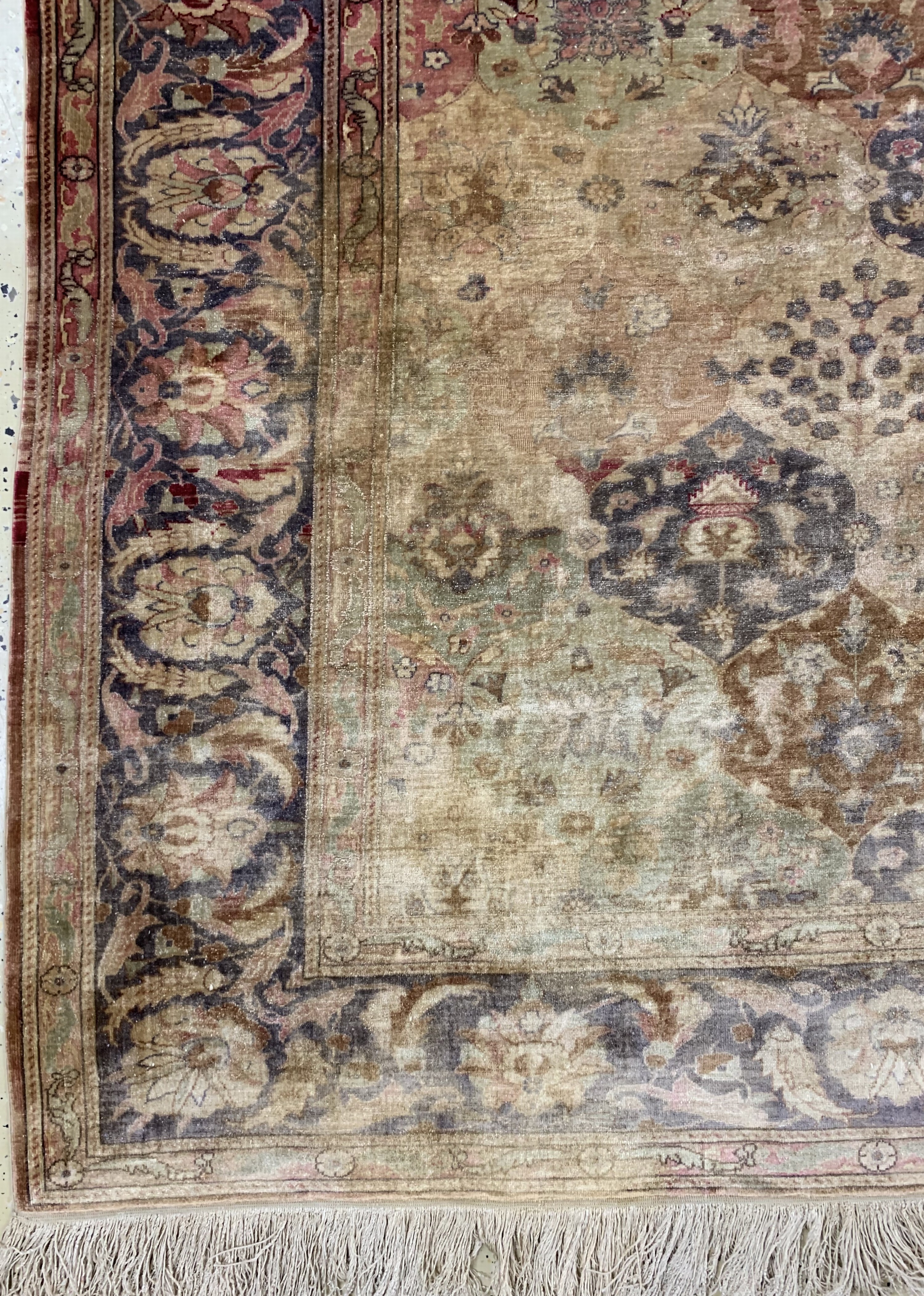 Detail c: Seiden Kayseri alt, Türkei, um 1930-1940, reine Naturseide, ca. 300 x 206 cm, EHZ: 2, (geflickt)