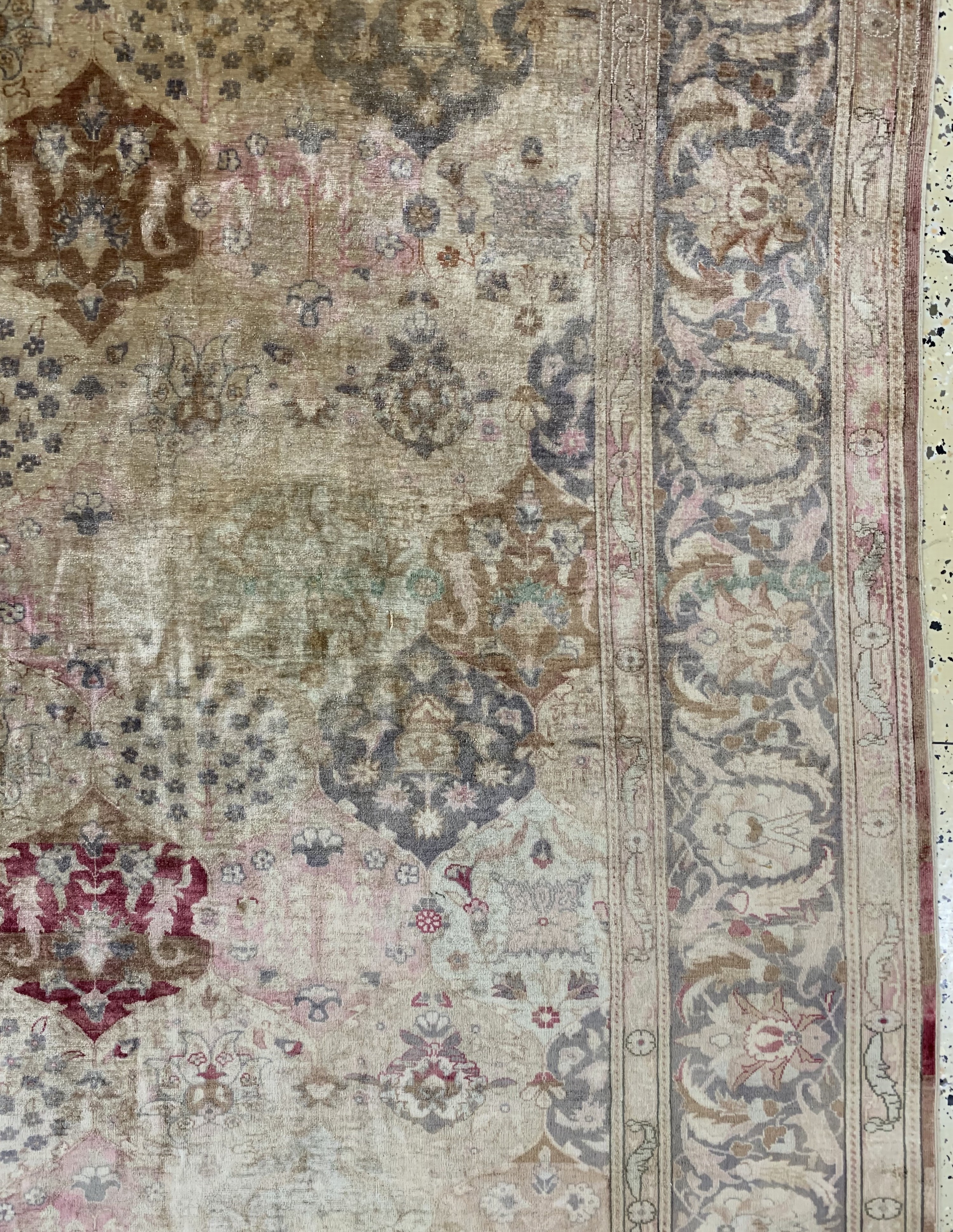 Detail f: Seiden Kayseri alt, Türkei, um 1930-1940, reine Naturseide, ca. 300 x 206 cm, EHZ: 2, (geflickt)