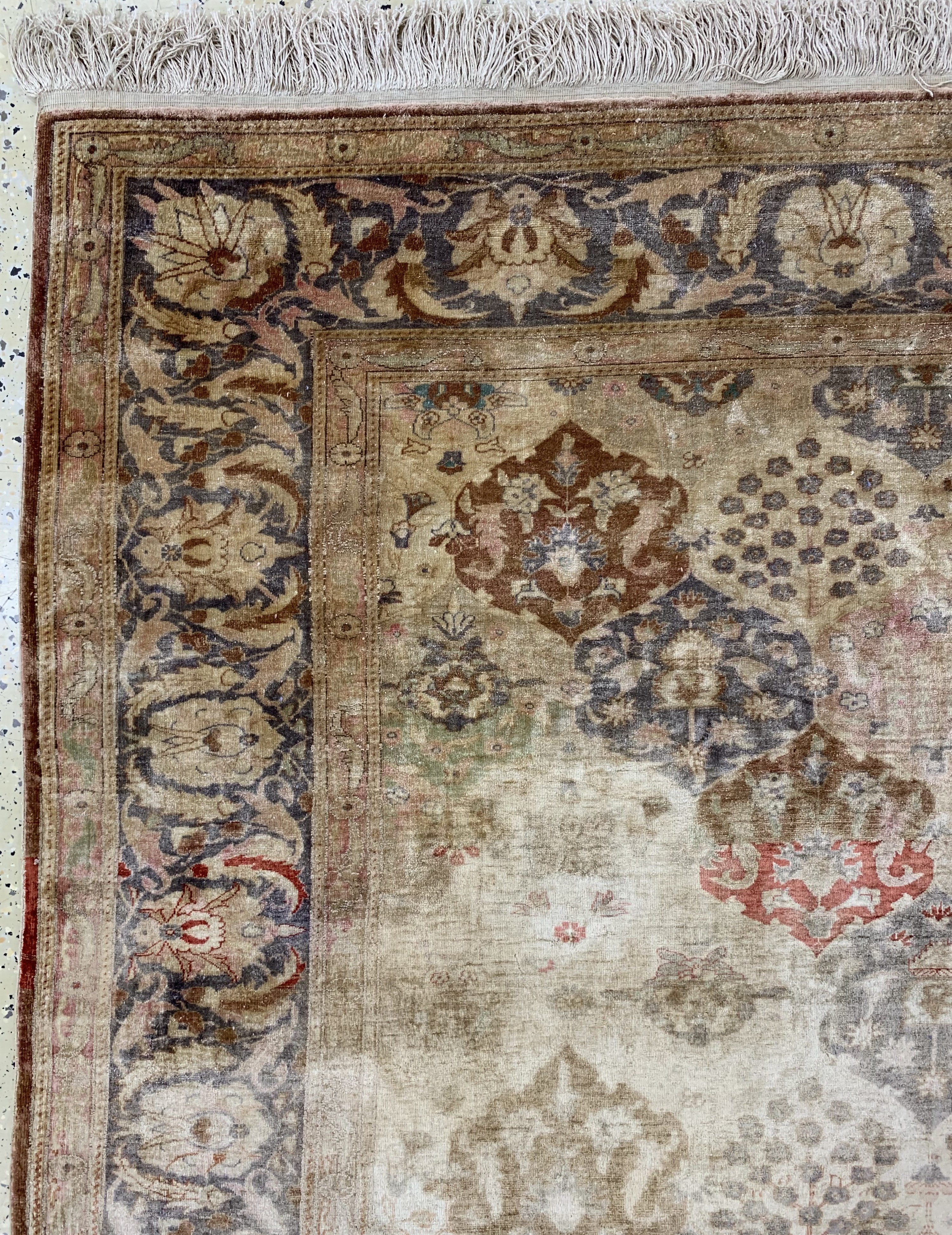 Detail g: Seiden Kayseri alt, Türkei, um 1930-1940, reine Naturseide, ca. 300 x 206 cm, EHZ: 2, (geflickt)