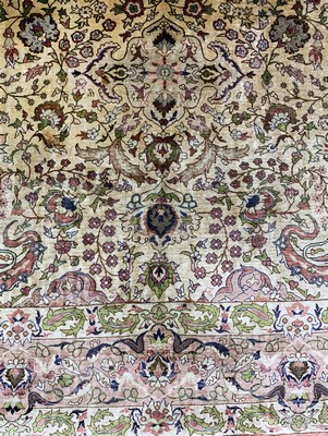 27008355c - Hereke Seide fein, Türkei, um 1940-1950, reine Naturseide, ca. 315 x 207 cm, EHZ: 2-3 ...