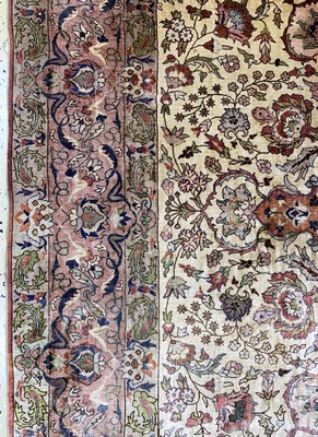 27008355e - Hereke Seide fein, Türkei, um 1940-1950, reine Naturseide, ca. 315 x 207 cm, EHZ: 2-3 ...