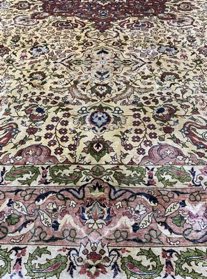 27008355k - Hereke Seide fein, Türkei, um 1940-1950, reine Naturseide, ca. 315 x 207 cm, EHZ: 2-3 ...