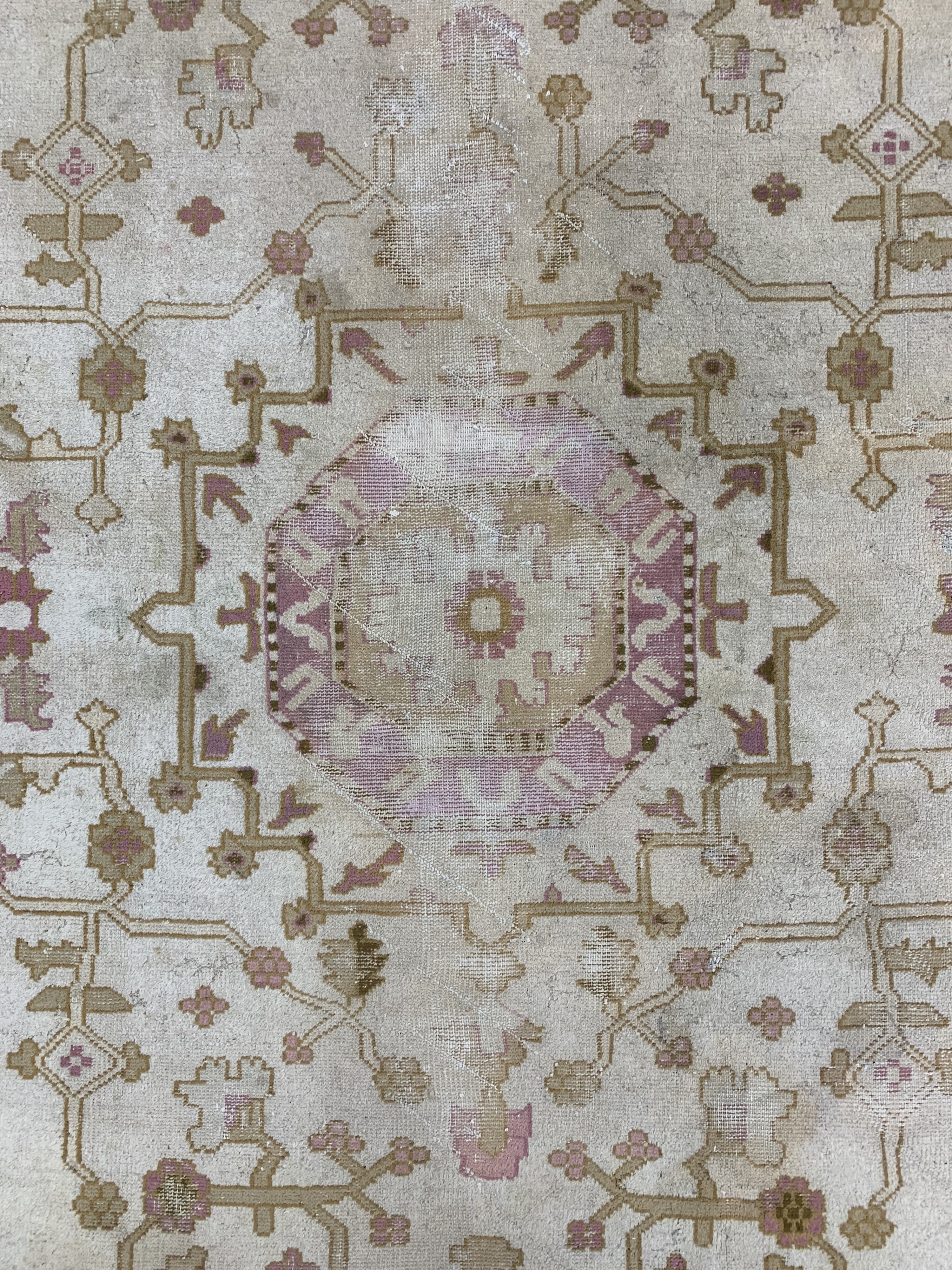 Detail e: Antiker Uschak, Türkei, um 1900, Wolle auf Wolle, ca. 437 x 370 cm, EHZ: 4