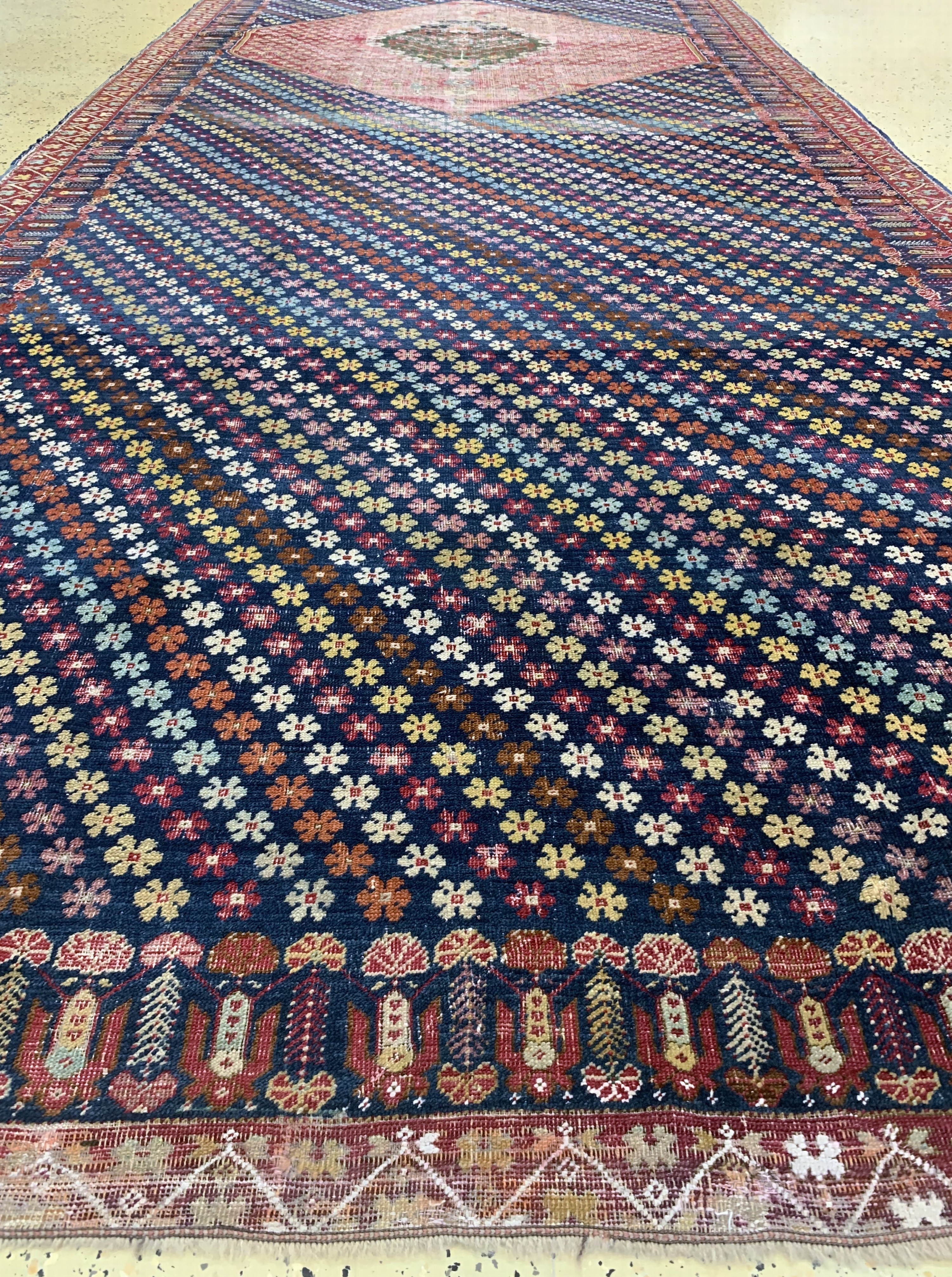 Detail j: Antiker Giordes"Kelley", Türkei, Anfang 19.Jhd, Wolle auf Wolle, ca. 663 x 205 cm: 3, (kleine restaurierungen)