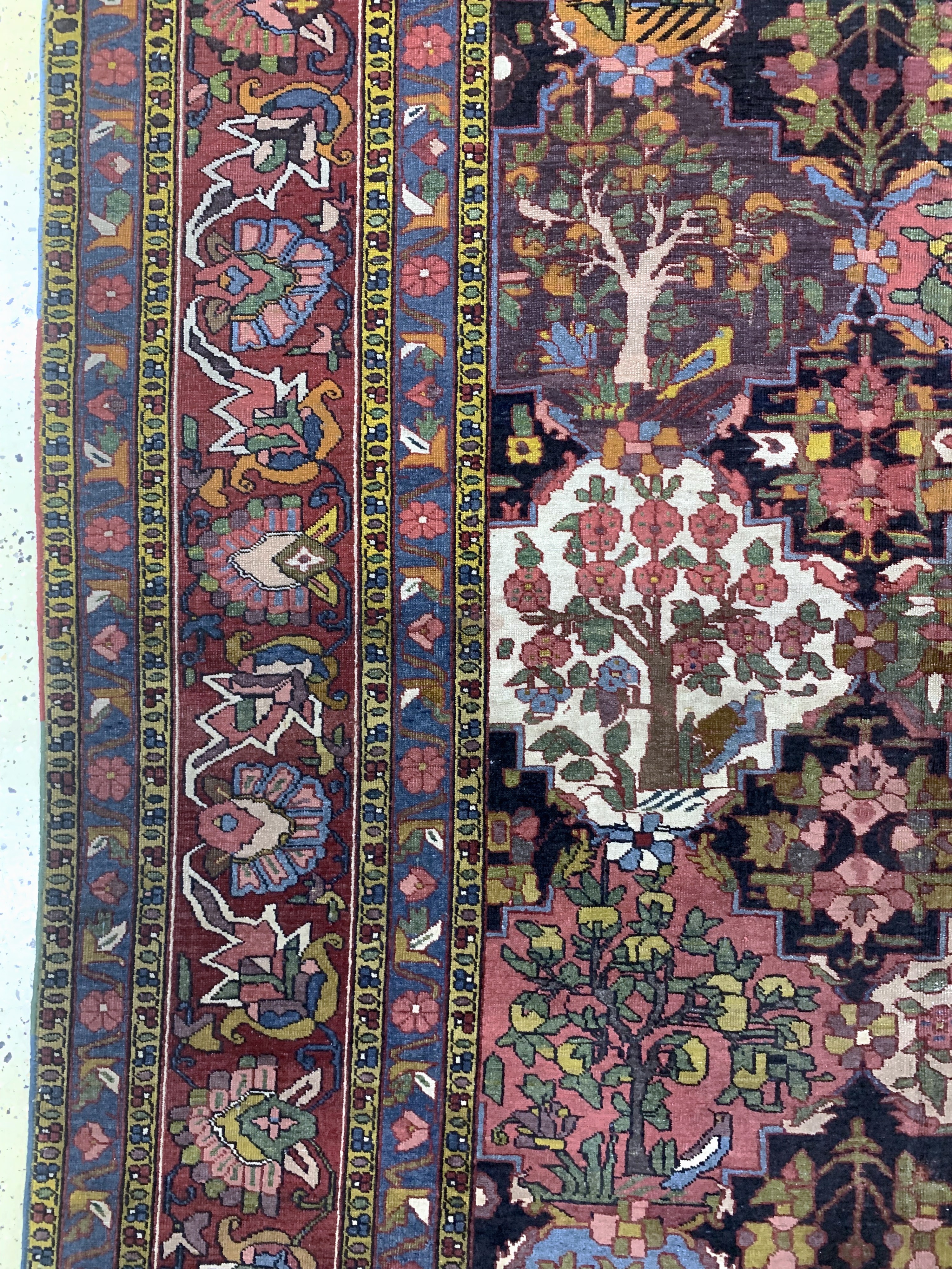 Detail c: Bachtiar"Kelley", Persien, um 1920-1930, Wolle auf Baumwolle, ca. 402 x 207 cm, EHZ: 2-3, (restauriert)