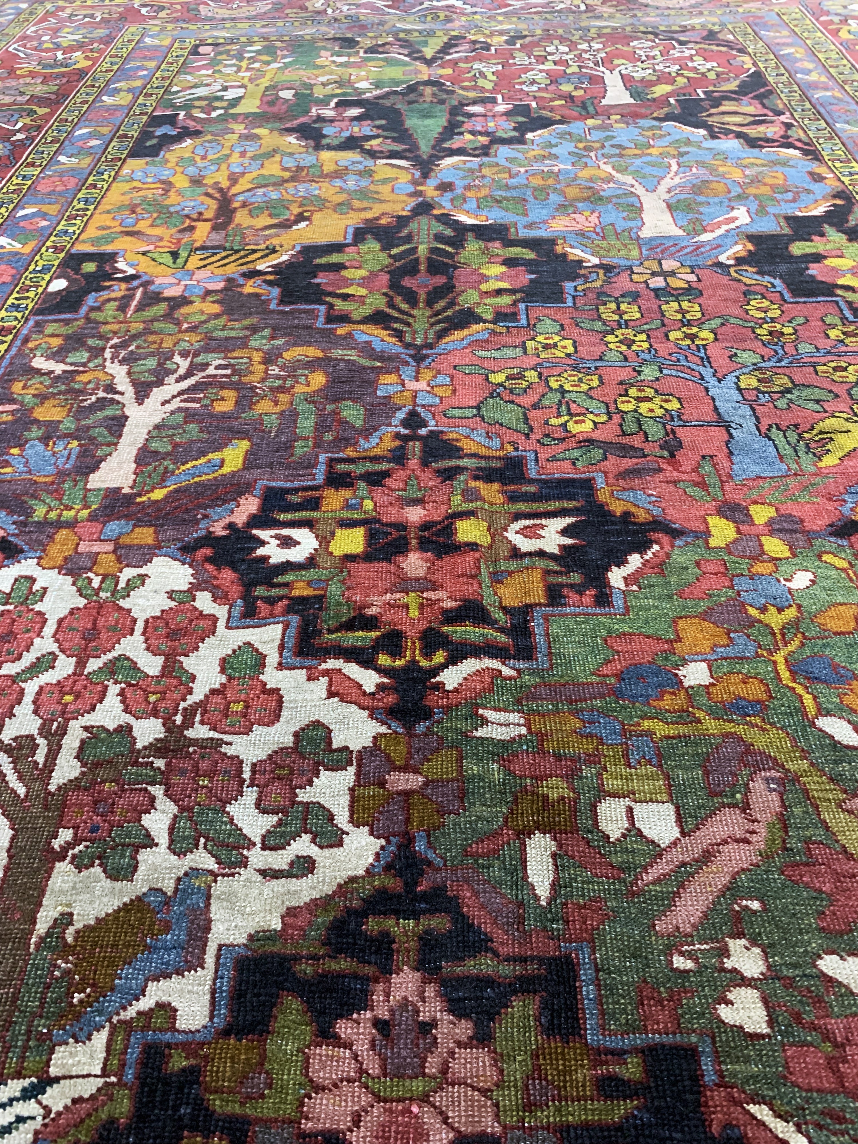 Detail h: Bachtiar"Kelley", Persien, um 1920-1930, Wolle auf Baumwolle, ca. 402 x 207 cm, EHZ: 2-3, (restauriert)