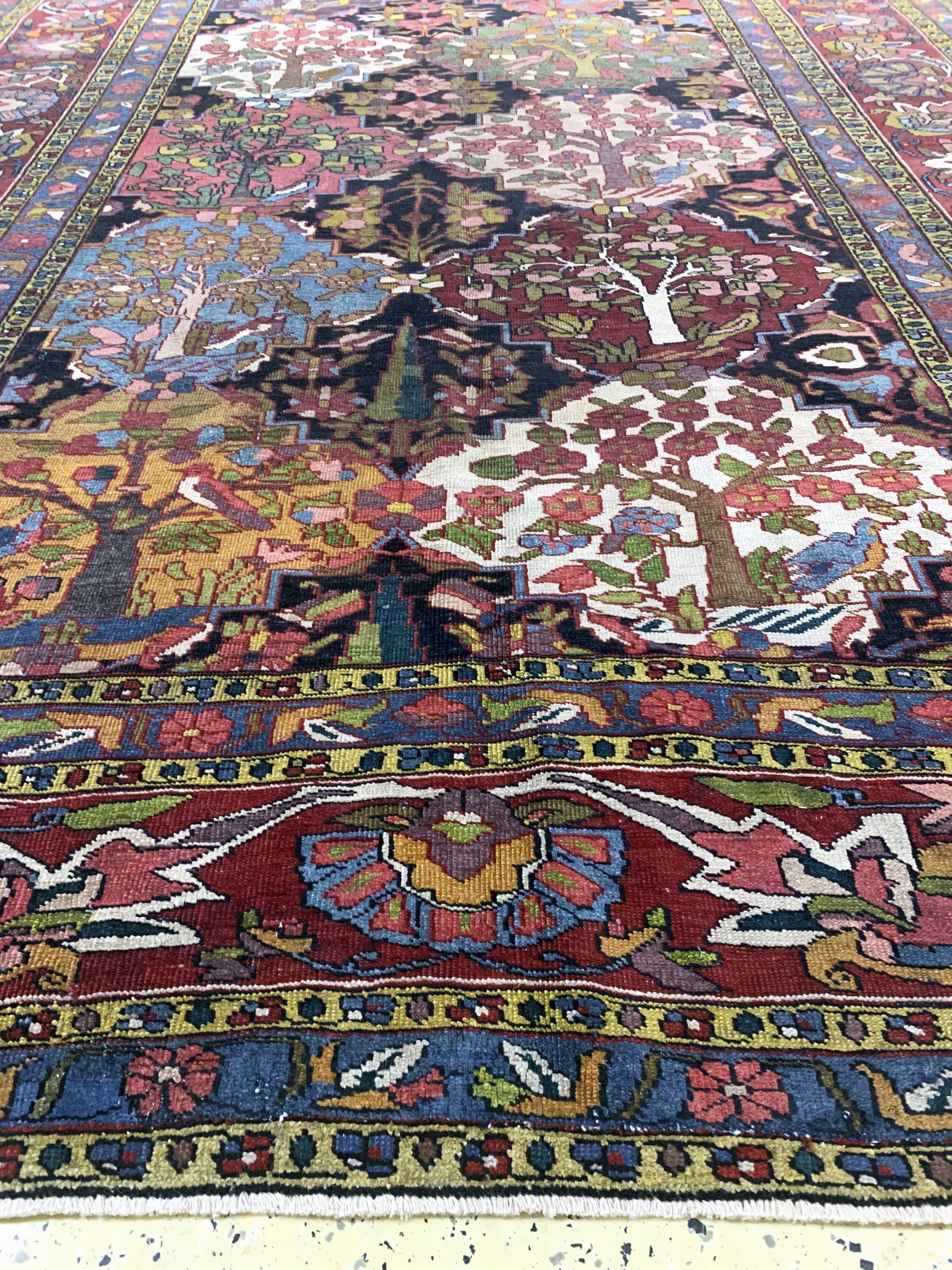 Detail i: Bachtiar"Kelley", Persien, um 1920-1930, Wolle auf Baumwolle, ca. 402 x 207 cm, EHZ: 2-3, (restauriert)