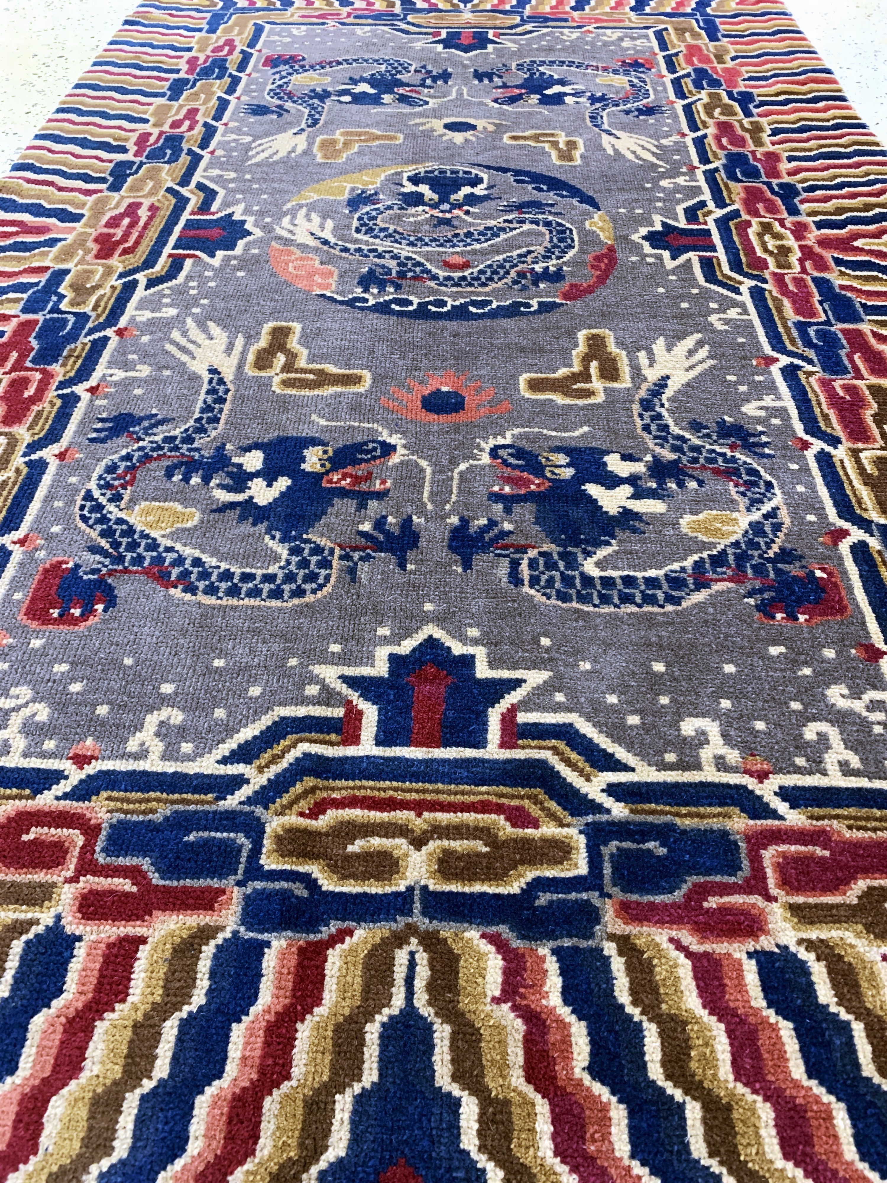 Detail e: Ning-Hsia"Drachen-Teppich", China, um 1900,Wolle auf Baumwolle, ca. 205 x 130 cm, EHZ: 2