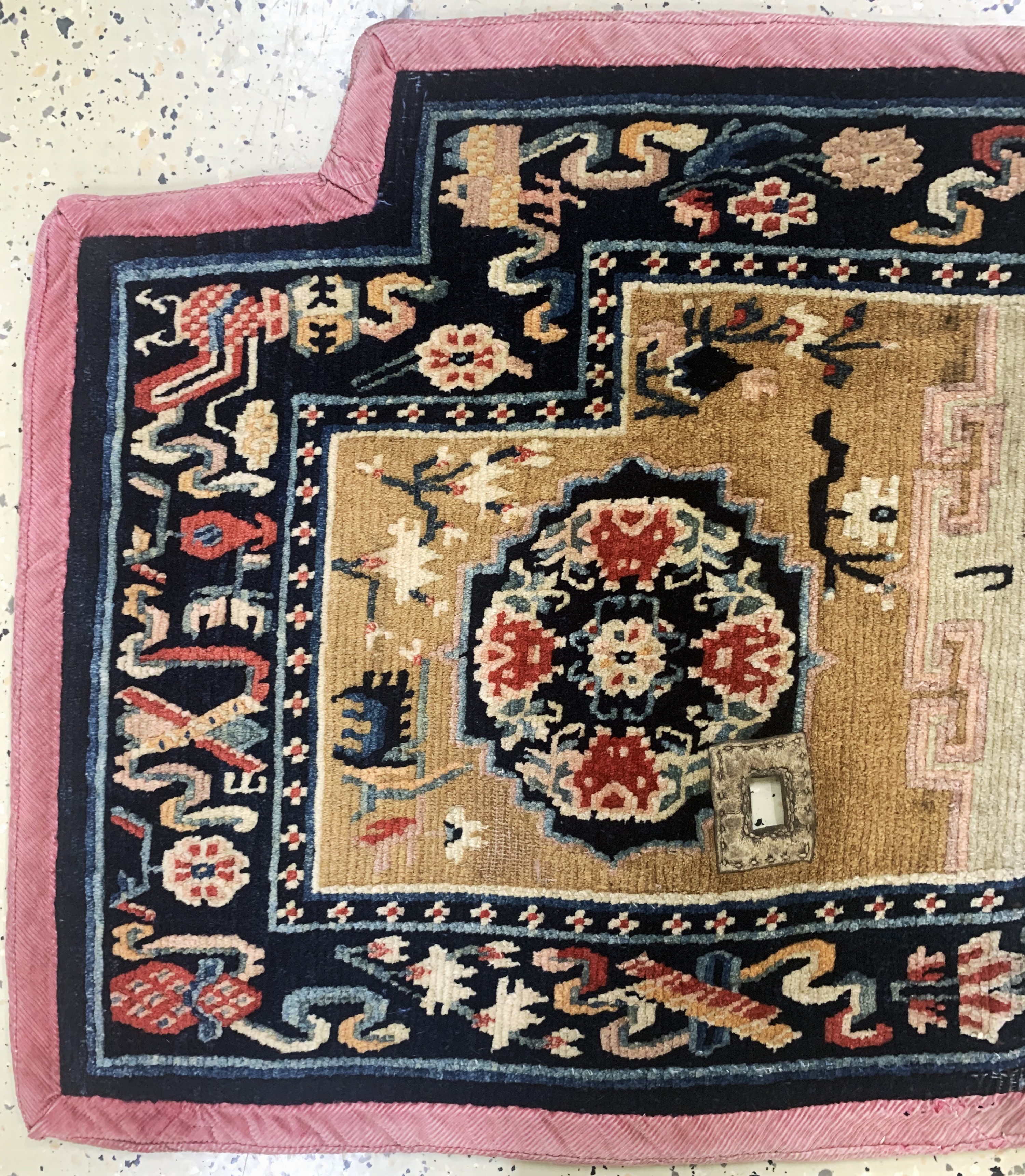 Detail b: Schigatse"Makden"Sattelauflage, antik, Tibet, um 1900, Wolle auf Baumwolle, ca. 133 x 65 cm, EHZ: 2
