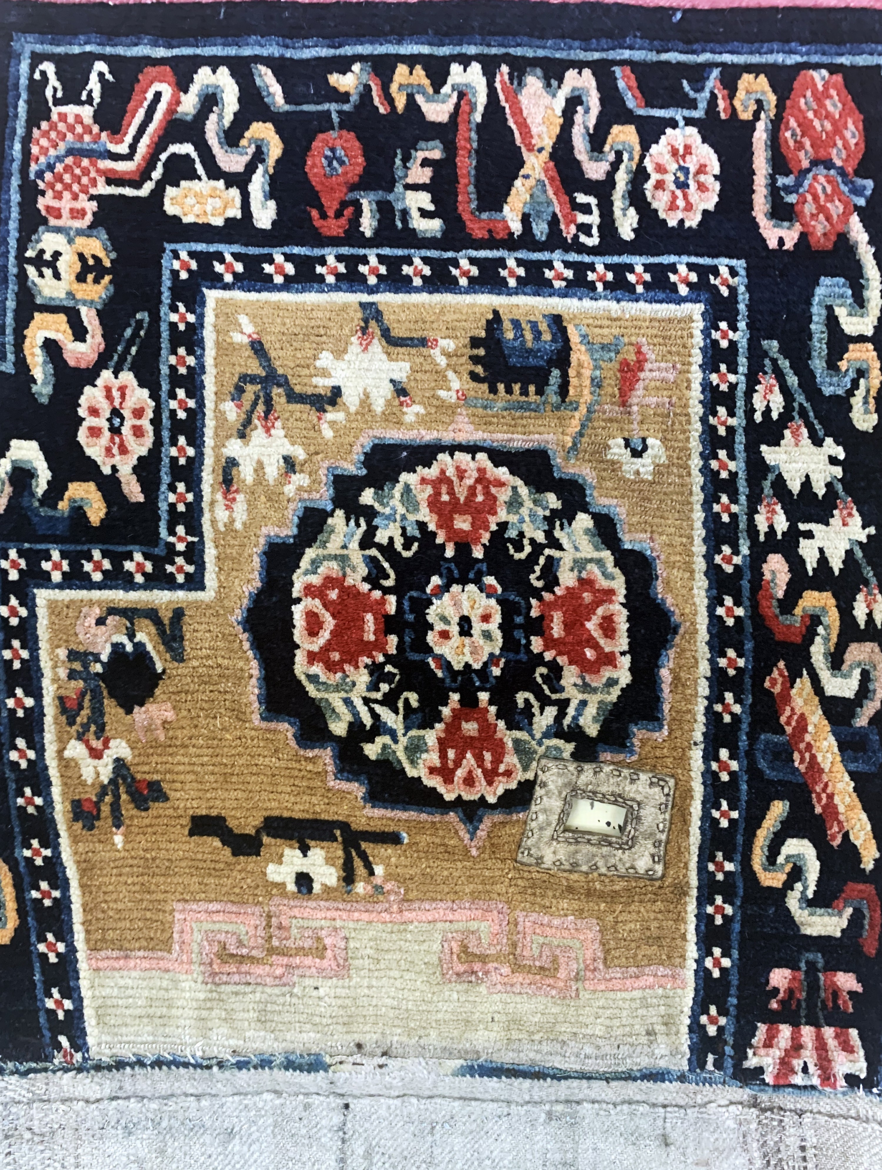 Detail c: Schigatse"Makden"Sattelauflage, antik, Tibet, um 1900, Wolle auf Baumwolle, ca. 133 x 65 cm, EHZ: 2