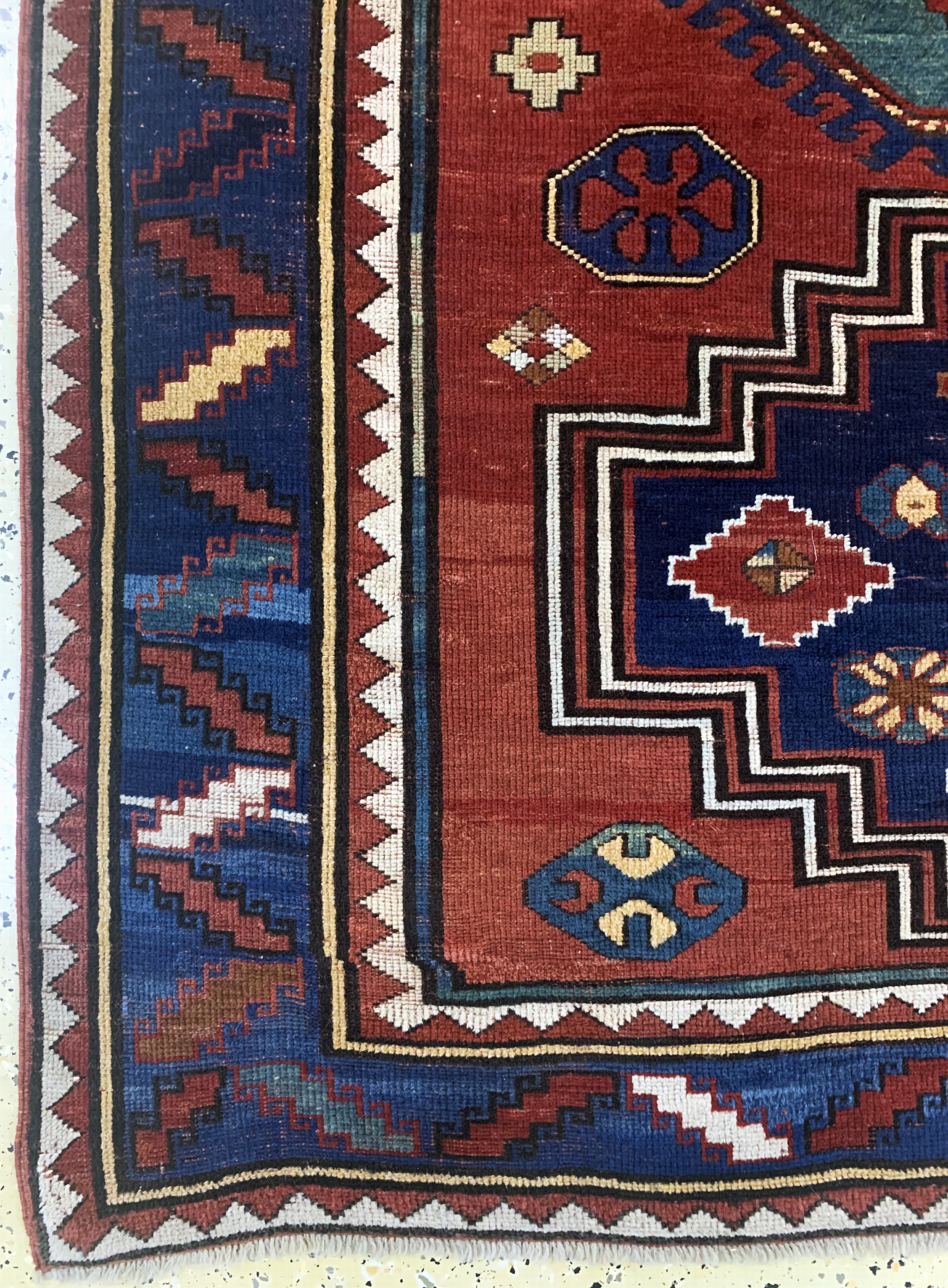 Detail b: "Loripampak"Kazak antik, Kaukasus, 19.Jhd, Wolle auf Wolle, ca. 218 x 150 cm, restauriert, EHZ: 2, (gleichmäßig dünn)