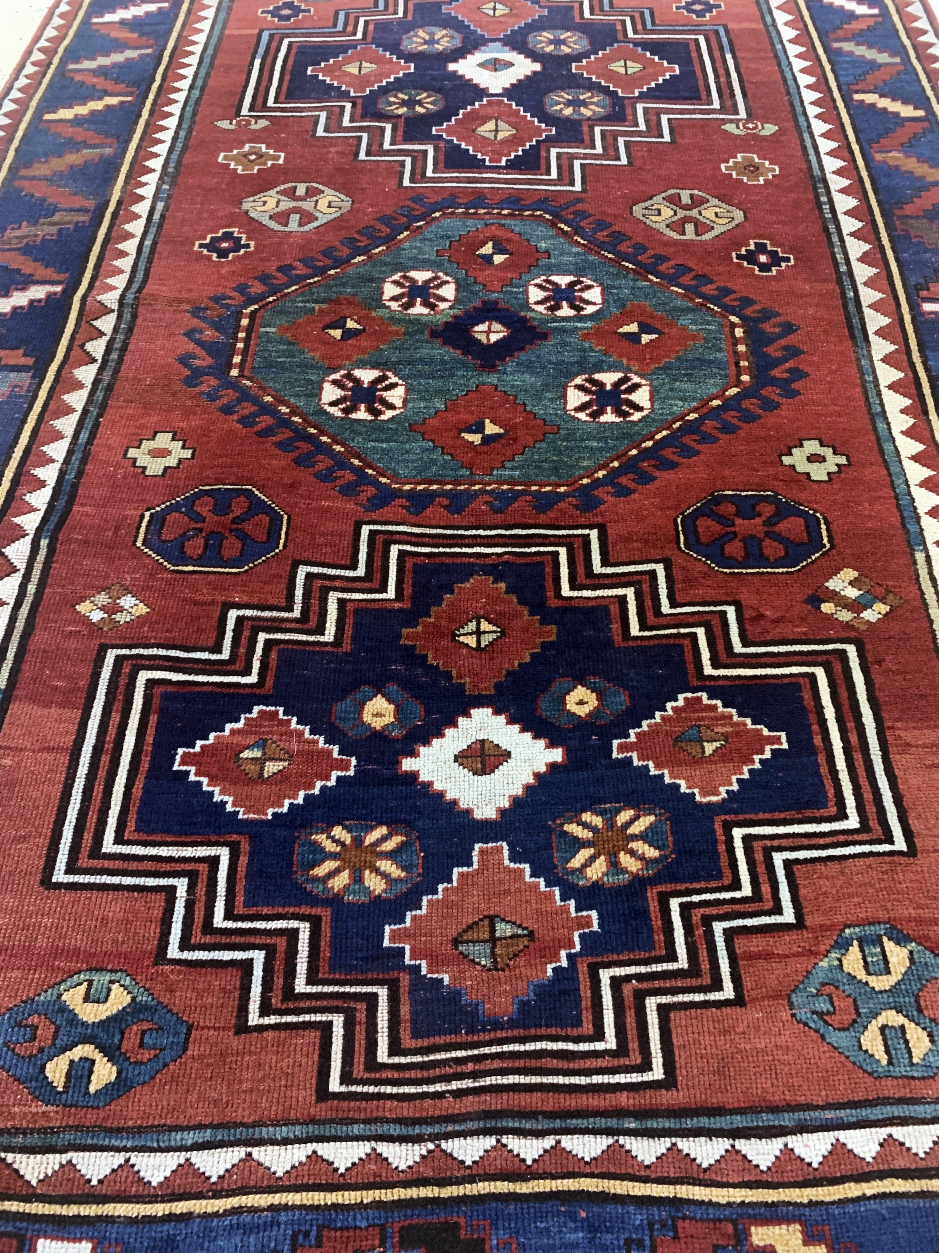 Detail g: "Loripampak"Kazak antik, Kaukasus, 19.Jhd, Wolle auf Wolle, ca. 218 x 150 cm, restauriert, EHZ: 2, (gleichmäßig dünn)