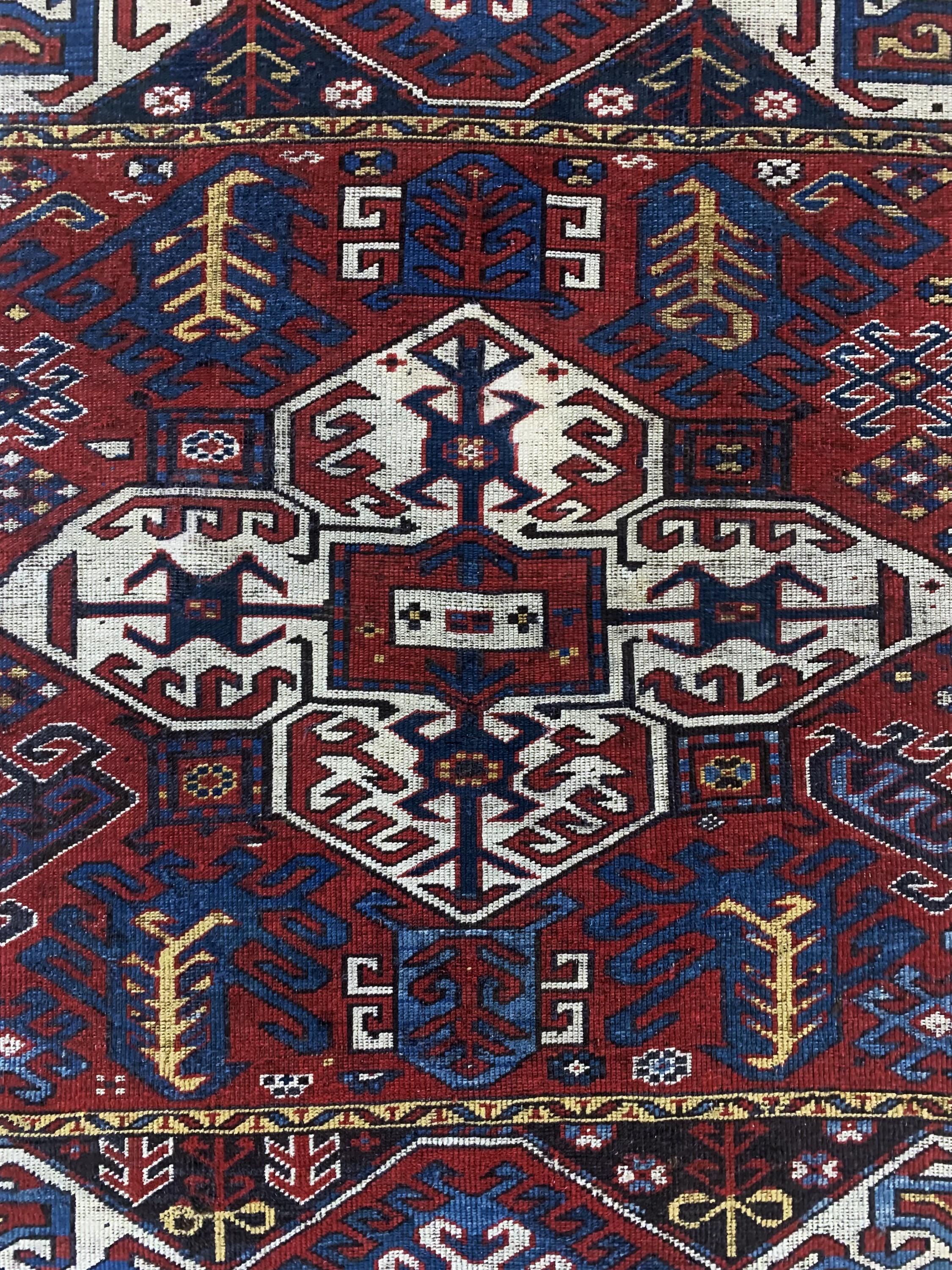 Detail d: "Kasim-Ushag"Kazak antik, Kaukasus, 19.Jhd,Wolle auf Wolle, ca. 208 x 133 cm, restauriert, EHZ: 2, (gleichmäßig dünn)