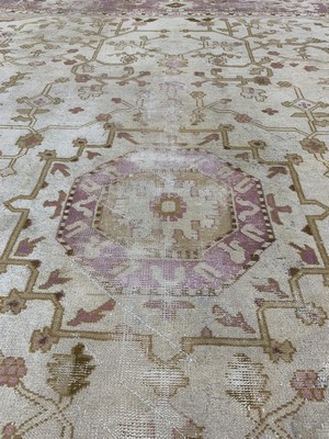 27008573j - Antiker Uschak, Türkei, um 1900, Wolle auf Wolle, ca. 437 x 370 cm, EHZ: 4