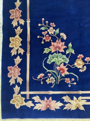 27008592a - Peking´Art-Deco´fein, China, um 1920-1930, Korkwolle auf Baumwolle, ca. 342 x 250 cm, ...