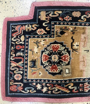 27008593b - Schigatse´Makden´Sattelauflage, antik, Tibet, um 1900, Wolle auf Baumwolle, ca. 133 x 65 ...