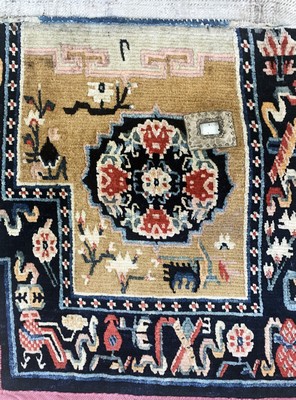 27008593d - Schigatse´Makden´Sattelauflage, antik, Tibet, um 1900, Wolle auf Baumwolle, ca. 133 x 65 ...