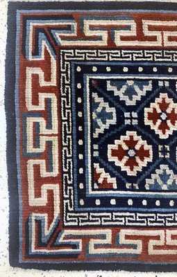 27008594b - Gyantse´Sitzmatte´alt, Tibet, um 1920, Wolle auf Wolle, ca. 68 x 80 cm, EHZ: 2