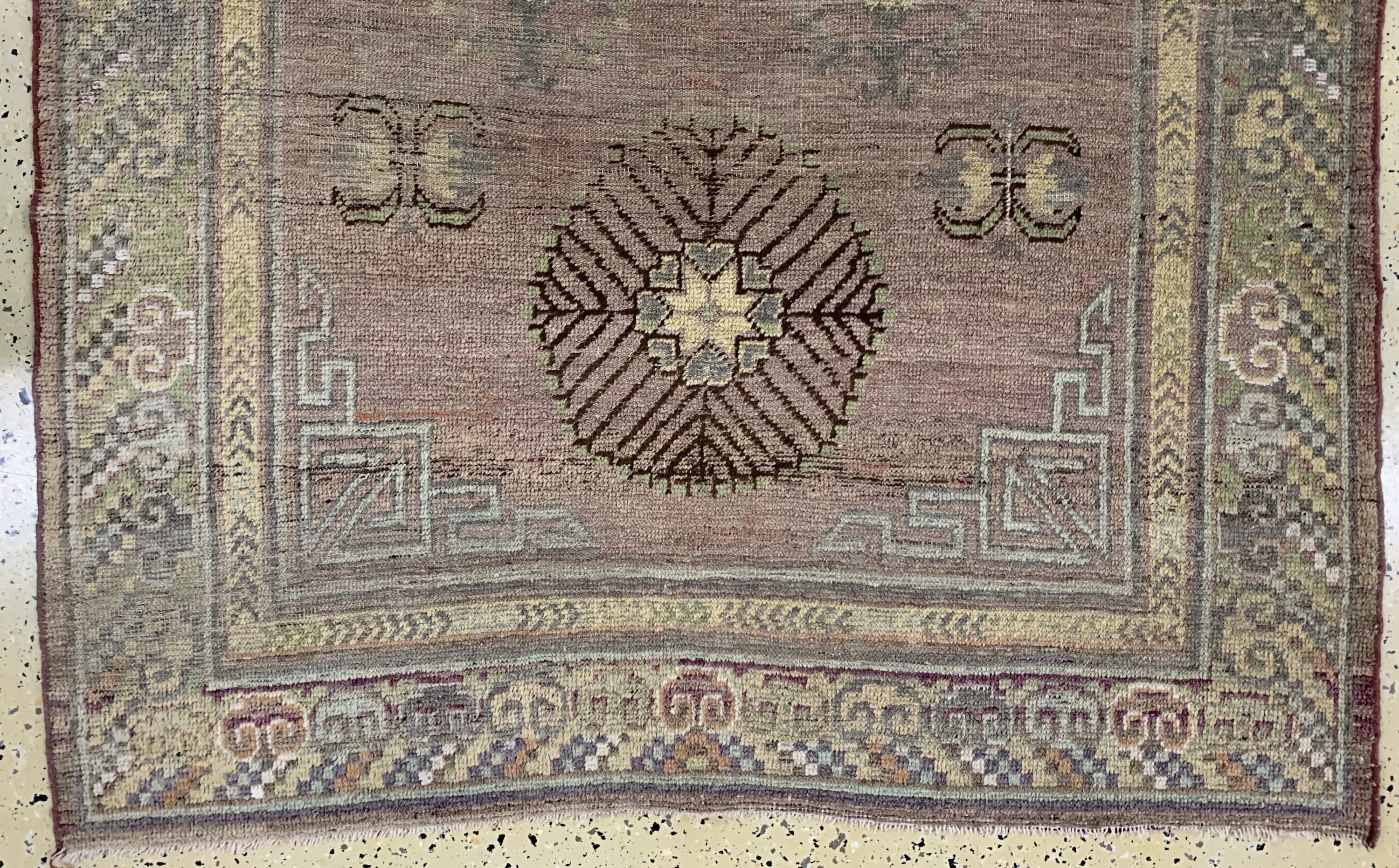 Detail c: Antiker Khotan, Turkestan, 19.Jhd, Wolle auf Baumwolle, ca. 239 x 135 cm, EHZ: 3, (gleichmäßig dünn)