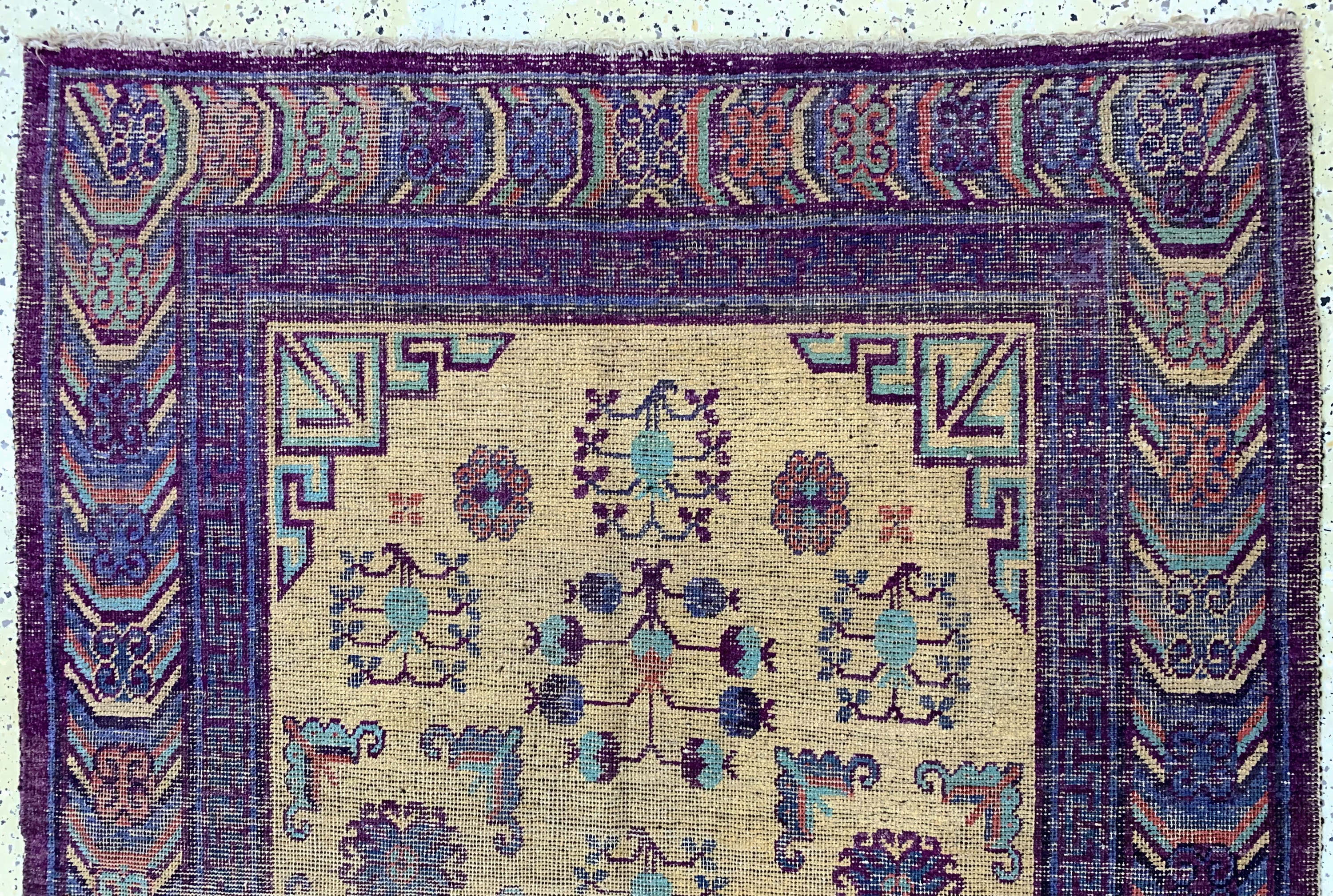 Detail a: Seiden Khotan antik, Turkestan, 19.Jhd, Seide auf Baumwolle, ca. 272 x 140 cm, EHZ: 3