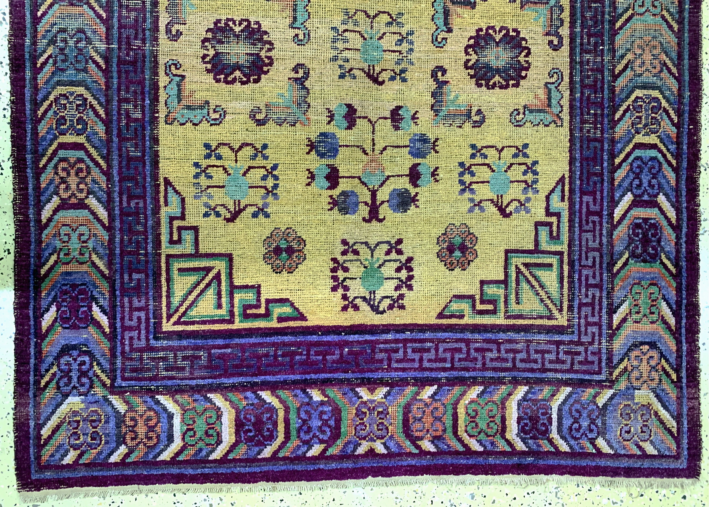 Detail c: Seiden Khotan antik, Turkestan, 19.Jhd, Seide auf Baumwolle, ca. 272 x 140 cm, EHZ: 3