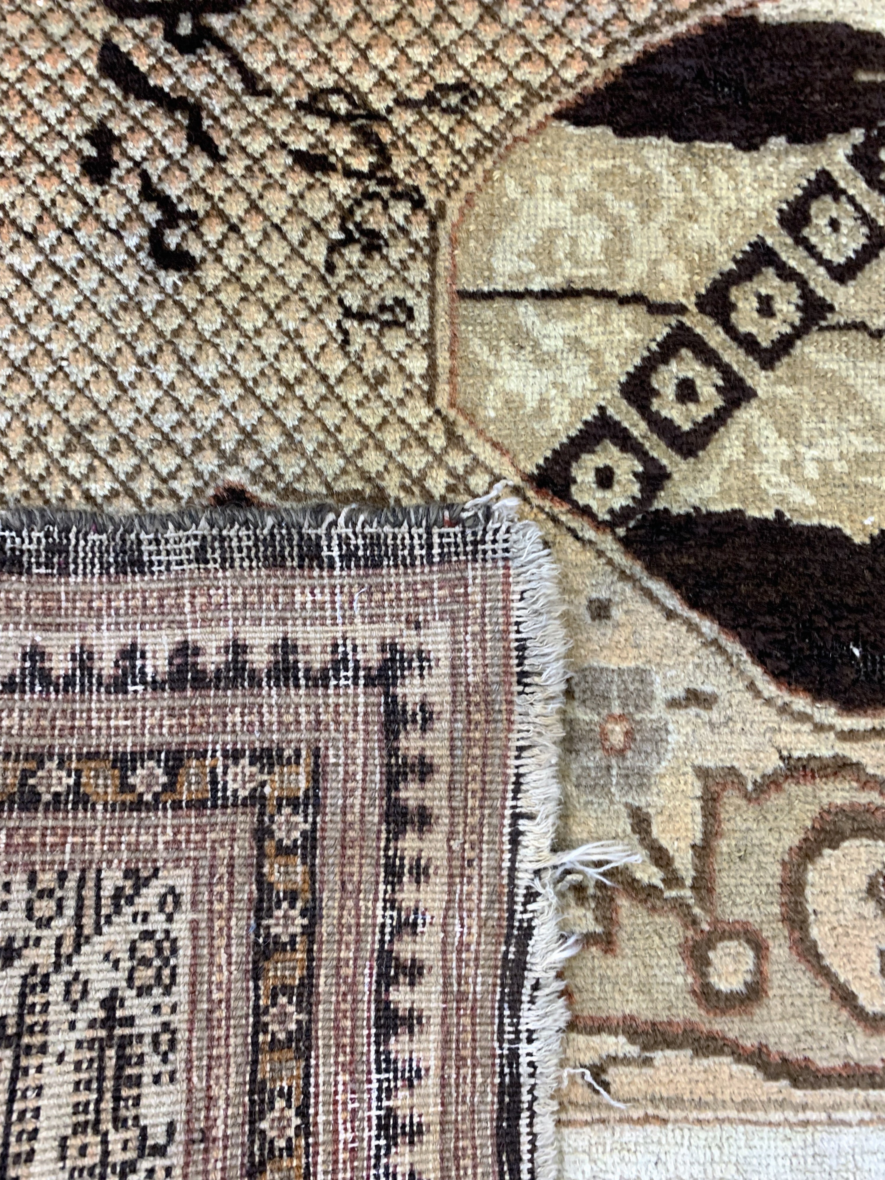 Detail h: Antiker Täbriz"100 Toman Geldschein aus der kadscharen Dynastie", Persien, 19.Jhd, Wolle auf Baumwolle, ca. 164 x 124 cm, Mottenfraß, ...