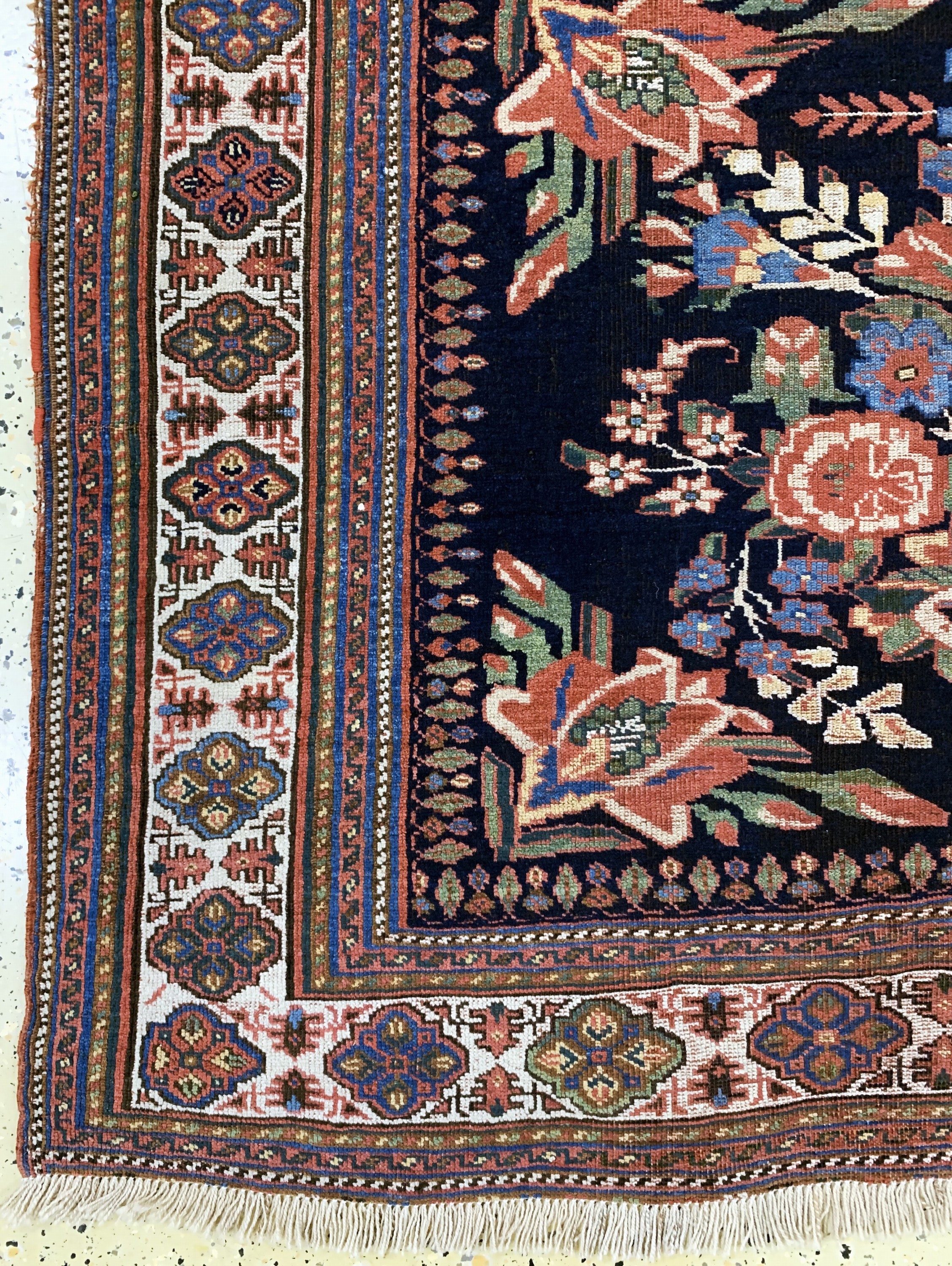 Detail b: Antiker Afschar, Persien, 19.Jhd, Wolle aufWolle, ca. 185 x 150 cm, EHZ:(gleichmäßig dünn)