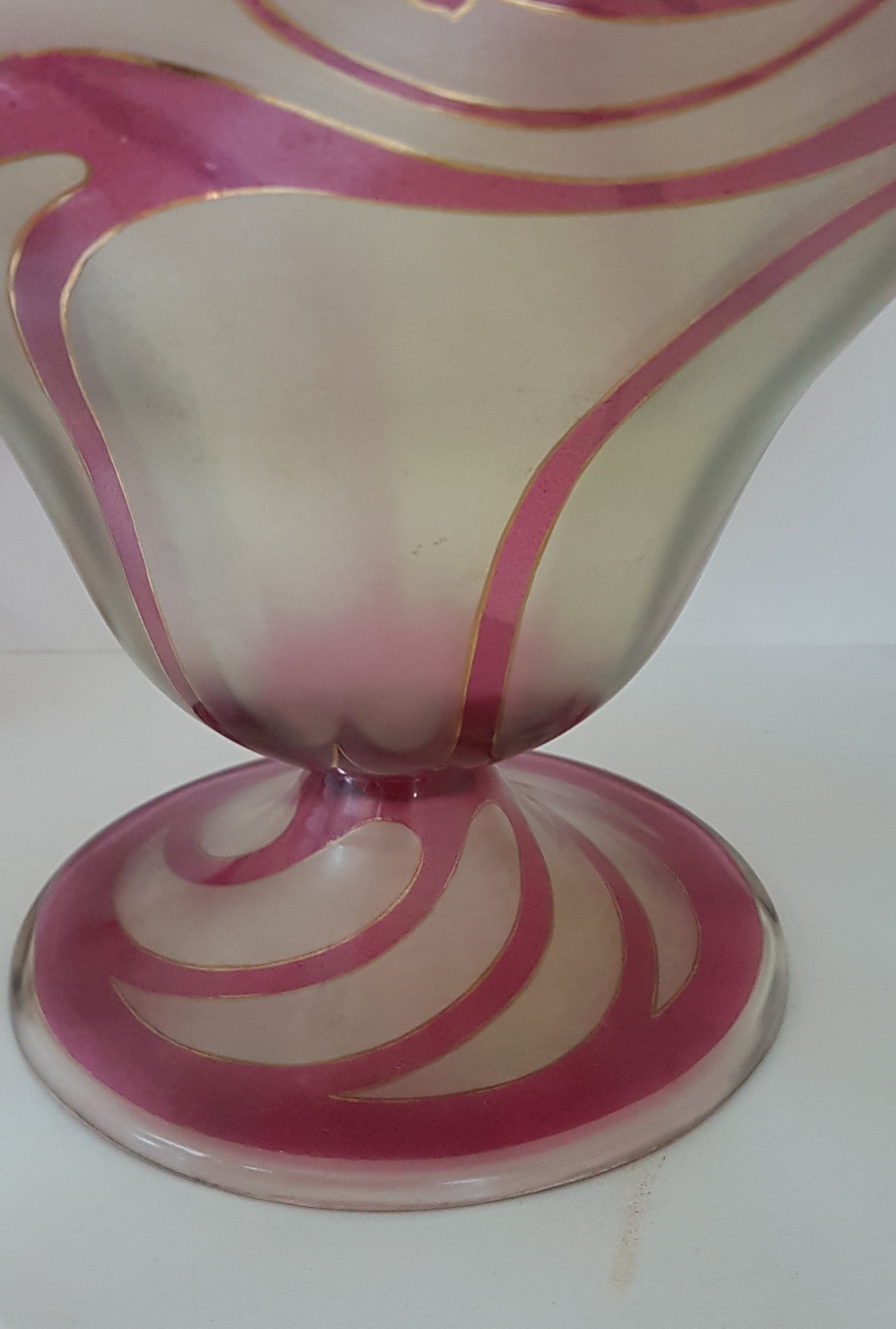 Detail d: Jugendstil Bowleservice, Anfang 20.Jh., farbloses Glas, mattiert, roter Blattrankendekor, Goldstaffage, große Bowletopf mit Deckel, 6 Fußgläser, ...