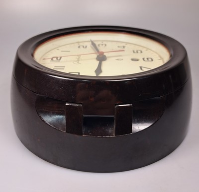 27008633b - Schiffsuhr, Marke Glashütte, Bakelitgehäuse, Glasdeckel (zu öffnen mit Uhrschlüssel, ...