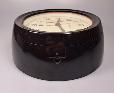 27008633c - Schiffsuhr, Marke Glashütte, Bakelitgehäuse, Glasdeckel (zu öffnen mit Uhrschlüssel, ...