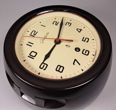 27008633f - Schiffsuhr, Marke Glashütte, Bakelitgehäuse, Glasdeckel (zu öffnen mit Uhrschlüssel, ...