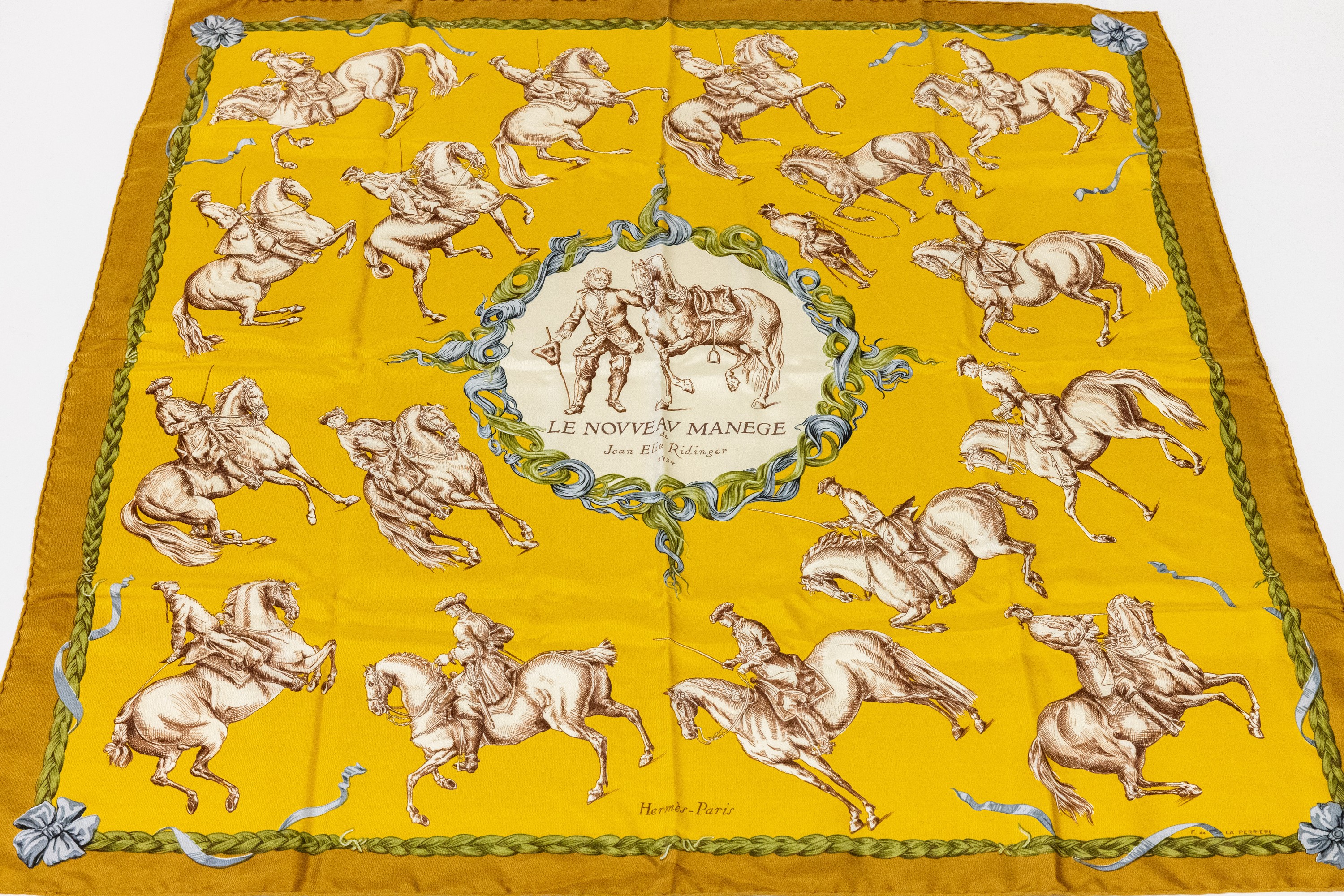 Image 27009290 - HERMES Carree, 100% Seide, Le Nouveau Manege de Jean Elie Ridinger 1734, curryfarb. ...