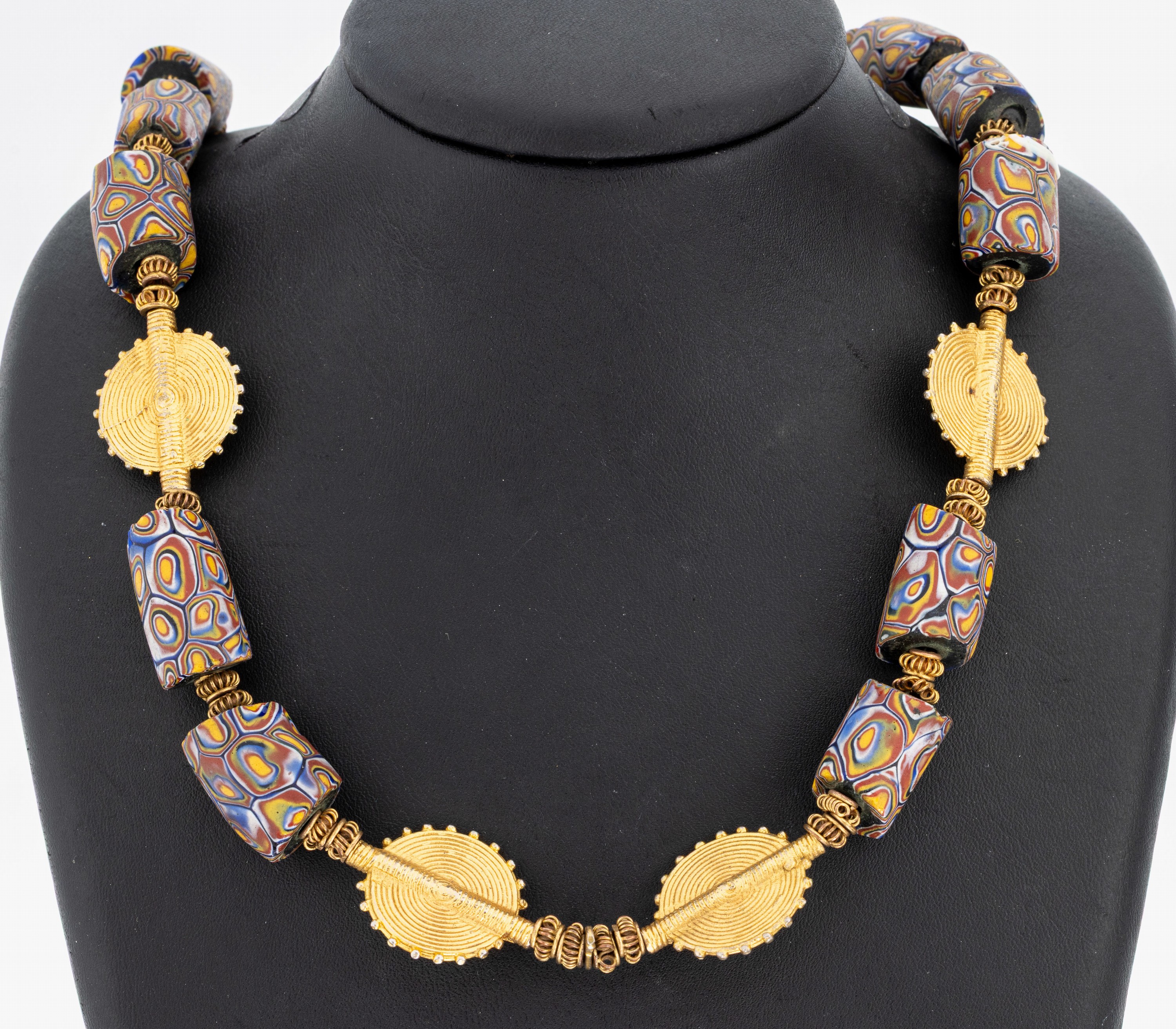 Image 27009295 - Millefiori-Collier, um 1900, Murano, für den afrikanischen Markt, längliche ...