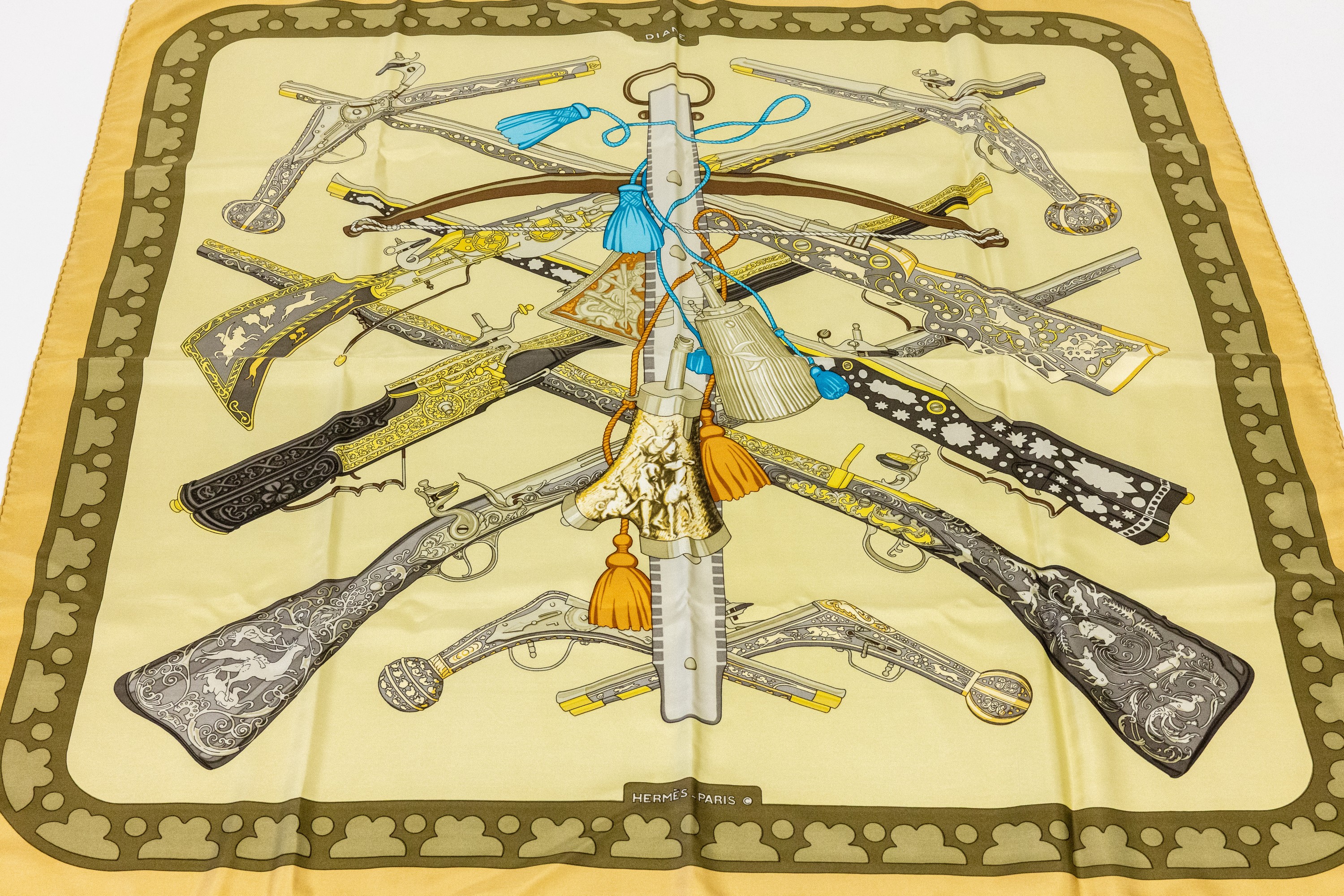 Image 27009311 - HERMES Carree Diane, 100 % Seide, Entwurf C. Vauzelles/J.Hallo 1972, in Erdtönen ...