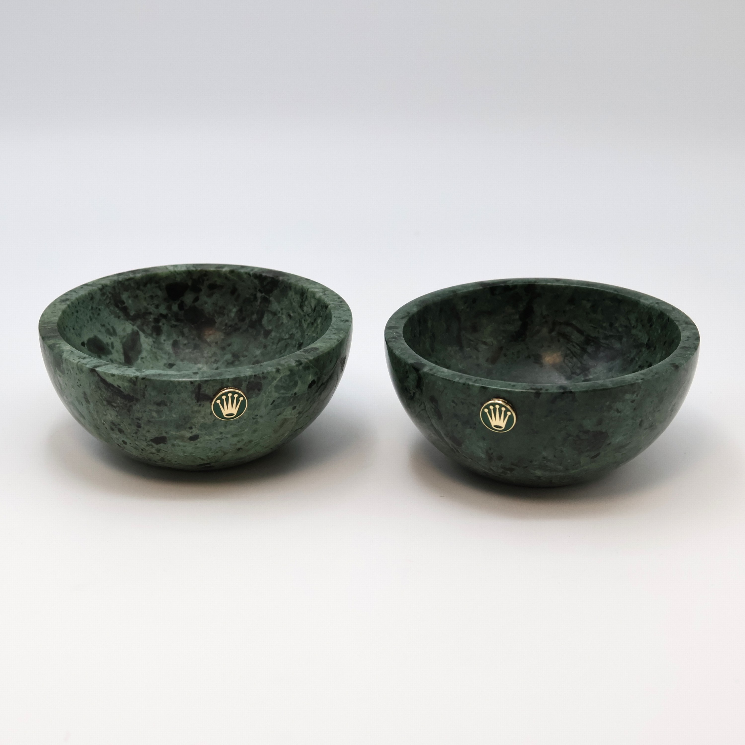 Image 27009365 - ROLEX 2 Schälchen aus grünem Marmor, Schweiz, M. jeweils ca. 4 x 10 cm, Gew. zusammen ...