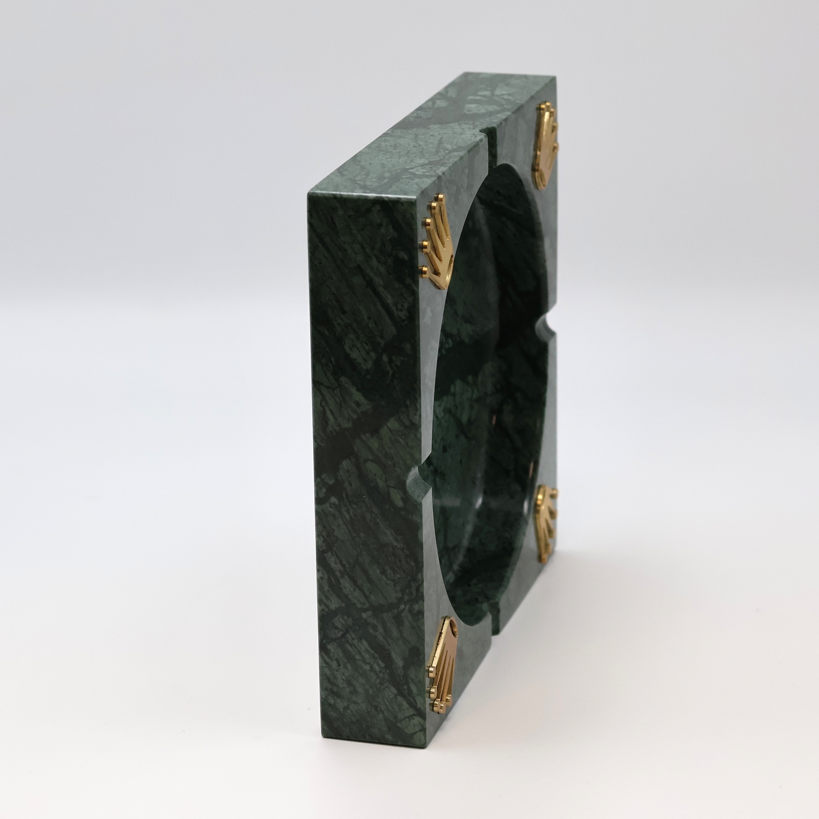 Detail d: ROLEX Aschenbecher aus grünem Marmor, Schweiz, M. ca. 30 x 16 x 16 cm, Gew. ca. 1390g, in gebrauchsfähigem Zustand