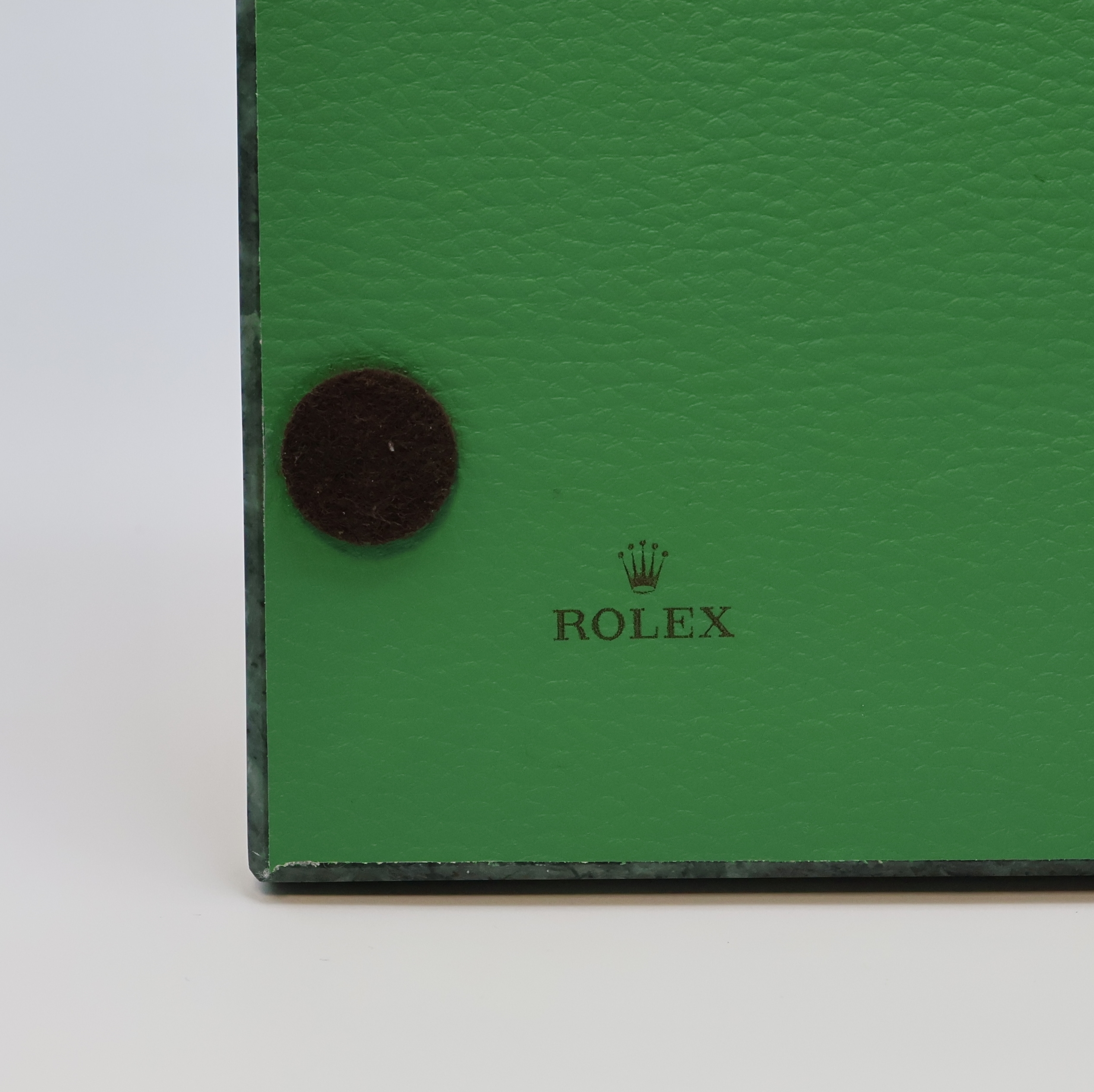 Detail b: ROLEX Display aus grünem Marmor, Schweiz, M. ca. 5 x 30 x 20 cm, Gew. ca. 2350g, in gebrauchsfähigem Zustand
