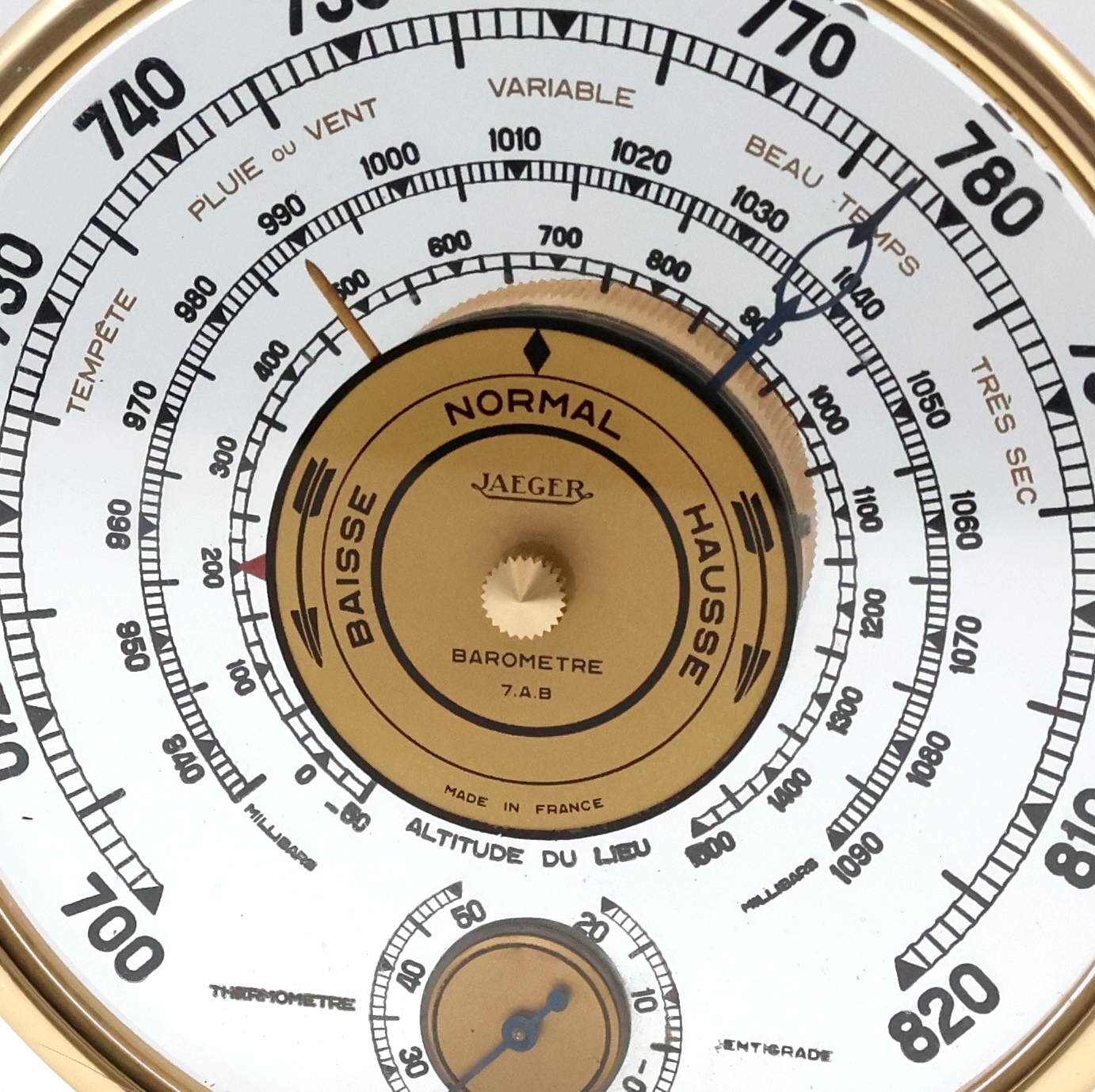 Detail a: JAEGER Wetterstation mit Glaszifferblatt, Frankreich um 1940, blass-gold eloxierter Aluminium-Rahmen, beids. facett-vergl. Barometer- u. ...