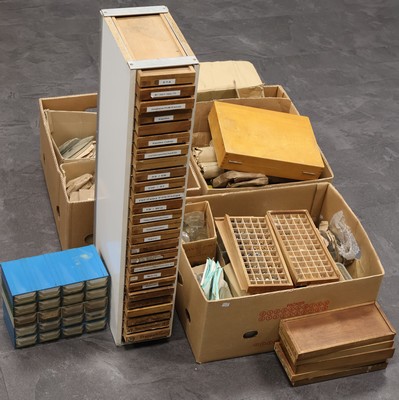 Image Comprehensive set consisting of various spare parts, among other things glasses and parts ...