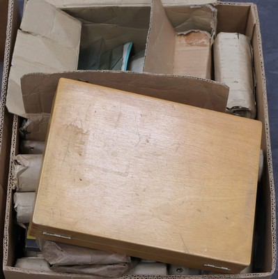 27009374c - Reichhaltiges Konvolut bestehend aus diversen Ersatzteilen, u.a. Gläser u. Werkteile, ...