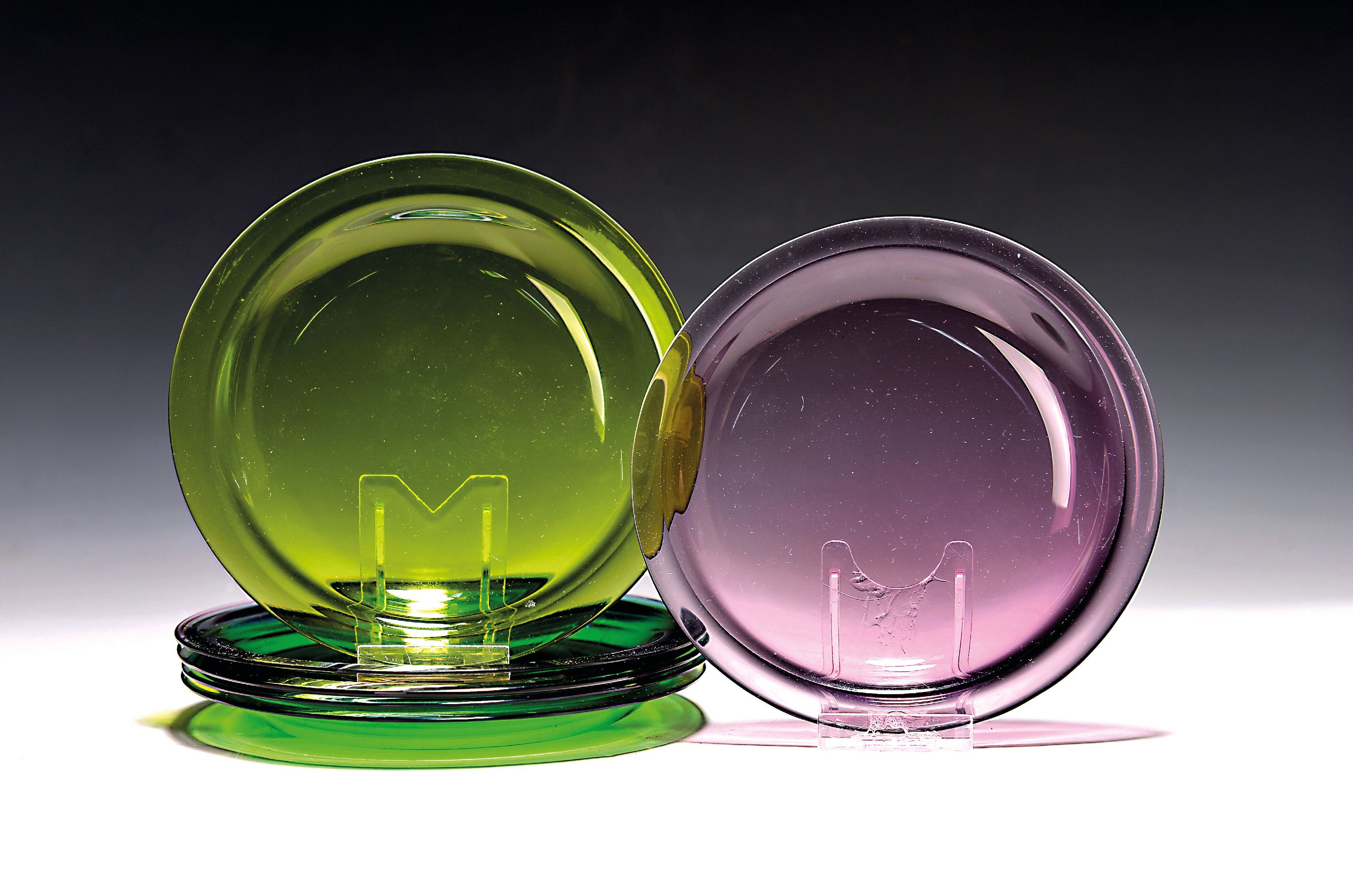 Image 27009887 - 6 Glastellerchen, Lalique, Frankreich, 2.Hälfte 20.Jh., je zwei Paar gelbgrüne, ...